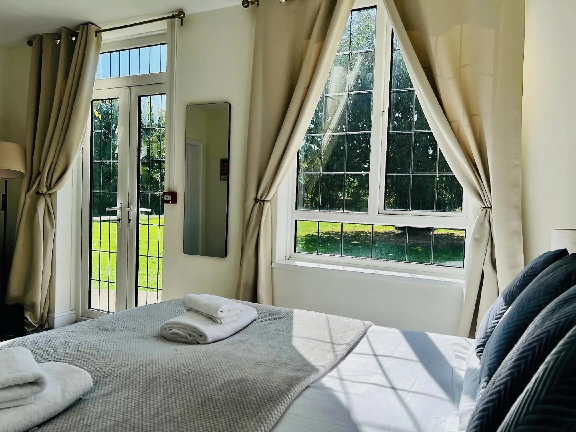 Bedroom, Bed in Willingham House