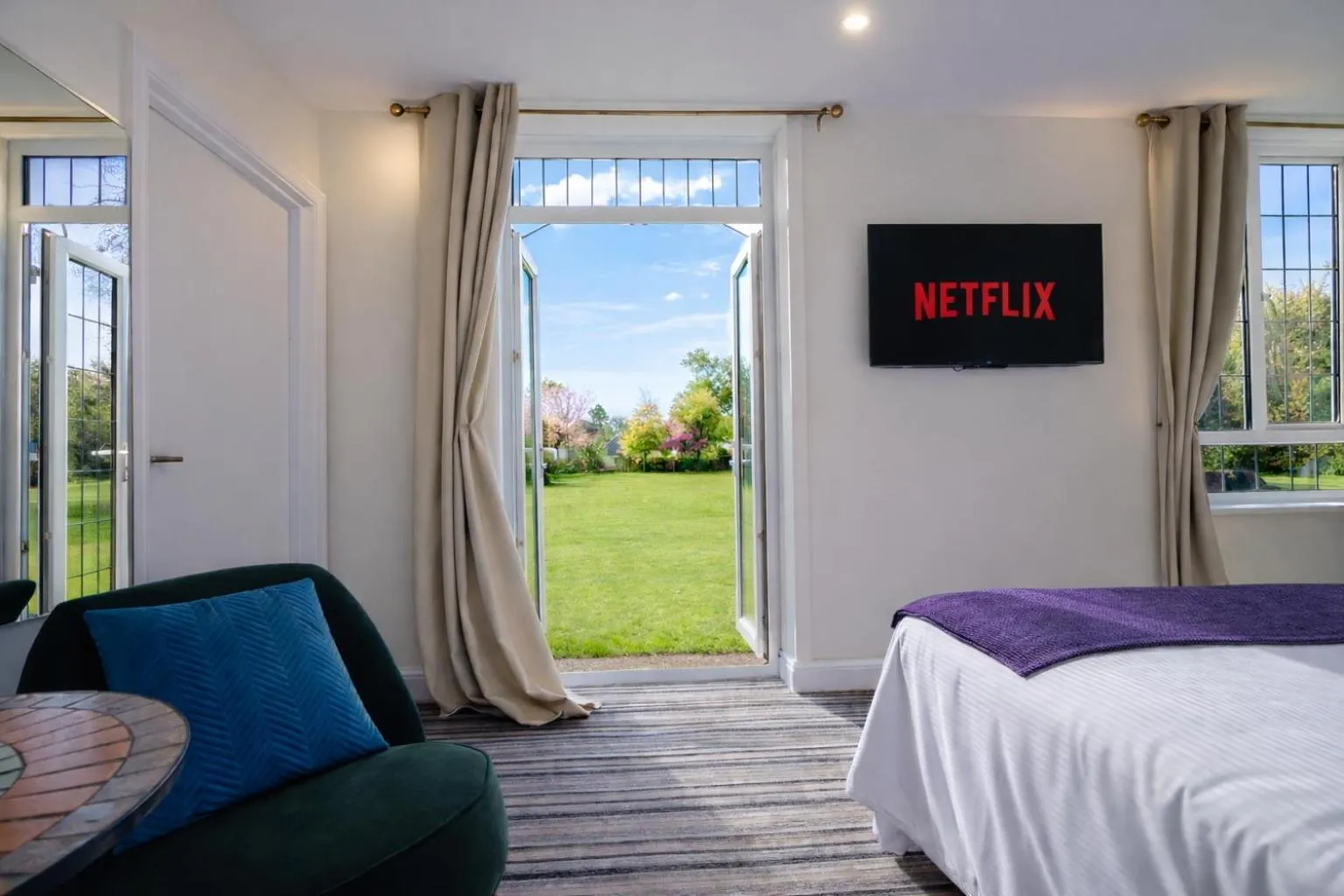 Bedroom, Bed in Willingham House Hotel