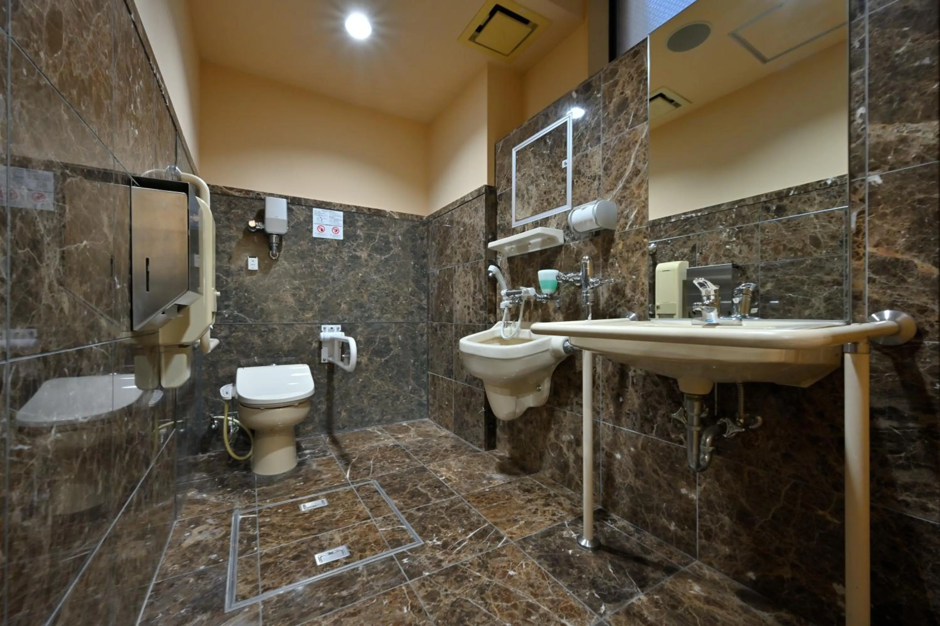 Toilet in Wakayama Urban Hotel