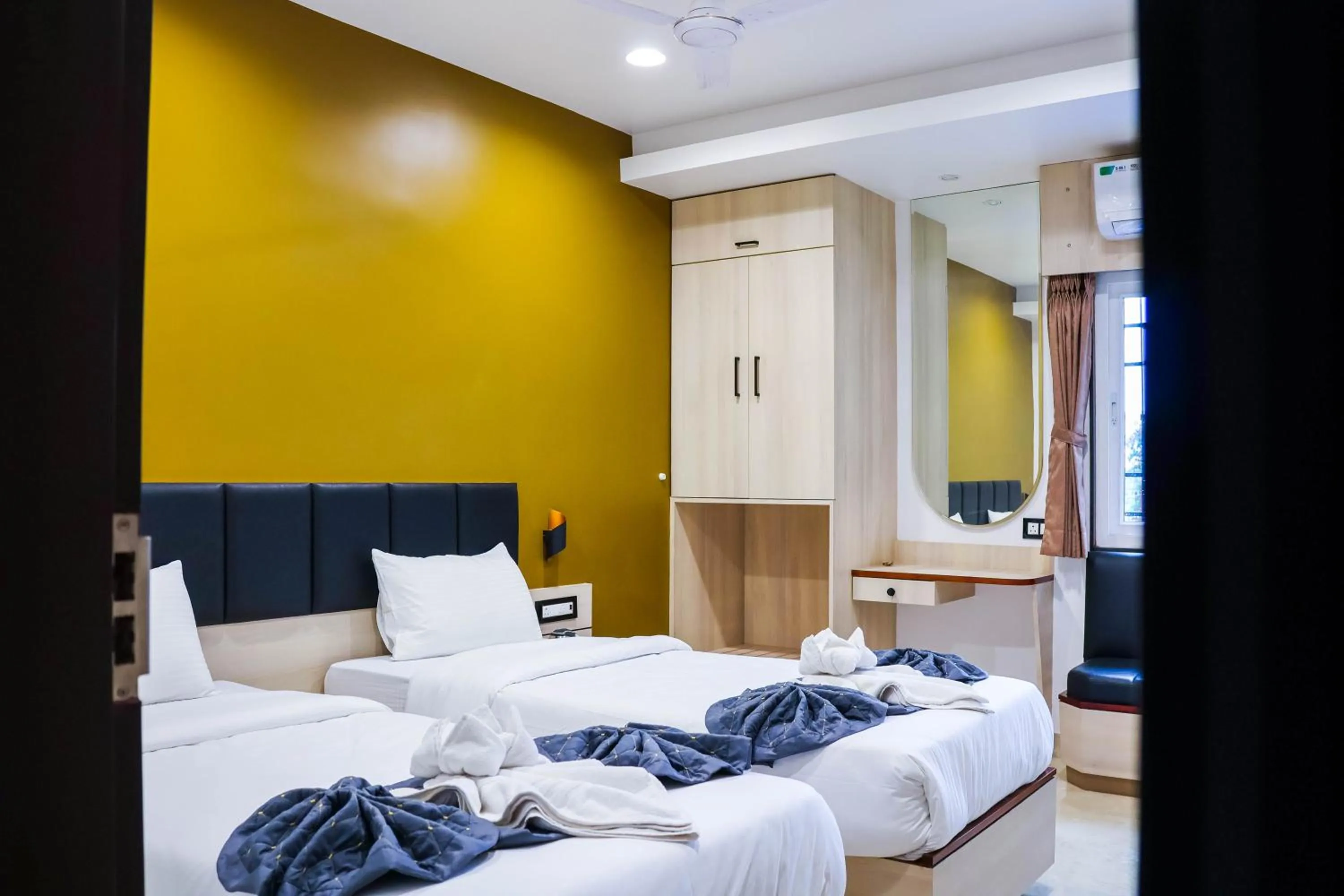 Bedroom, Bed in The Executive Inn