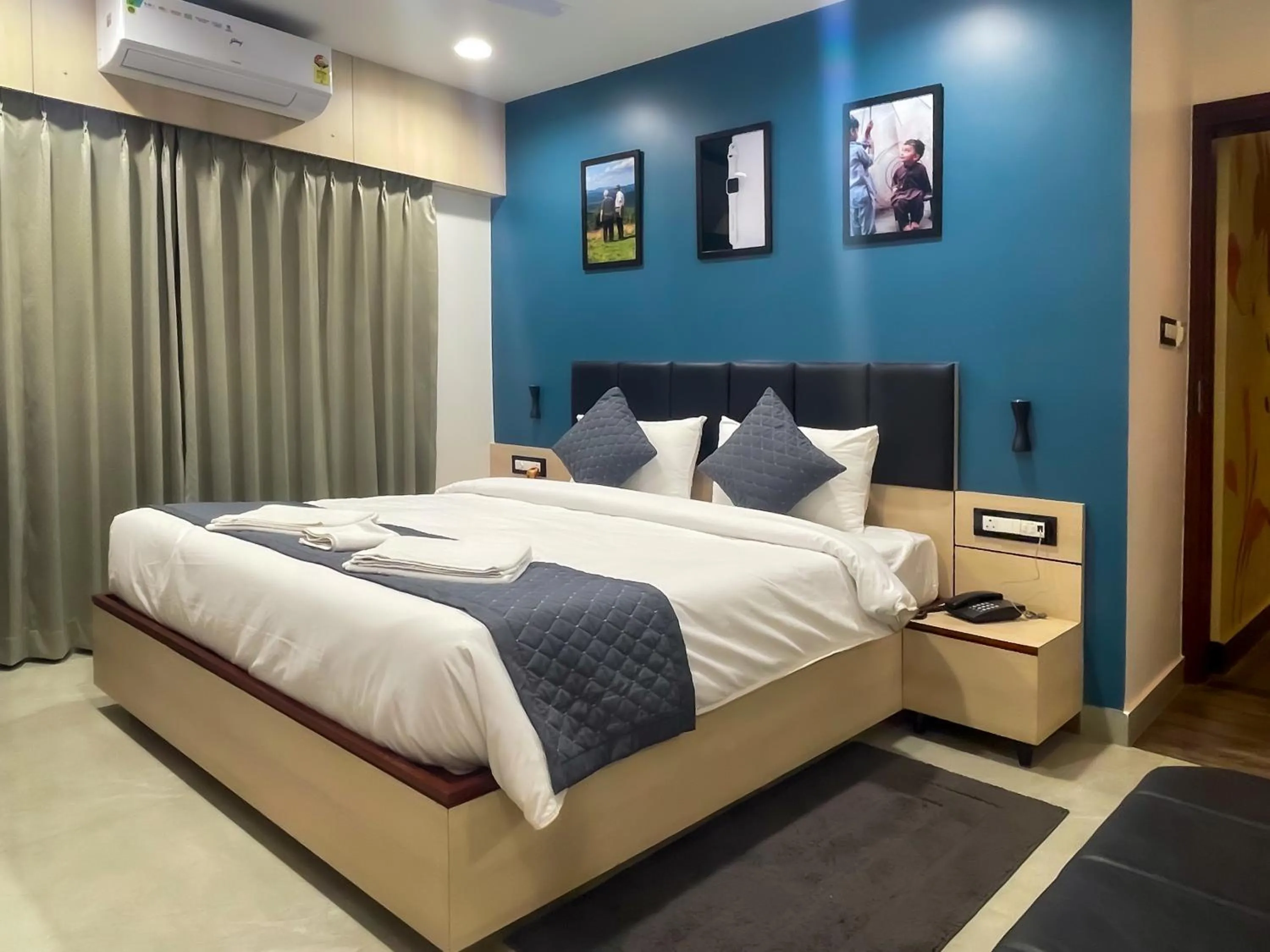 Photo of the whole room, Bed in The Executive Inn