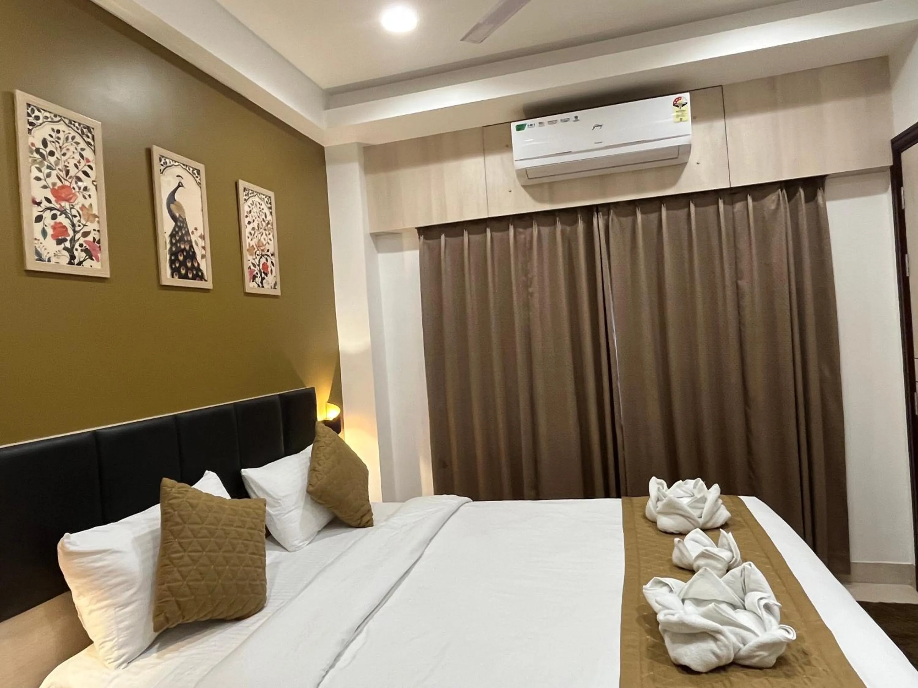 Bed in The Executive Inn