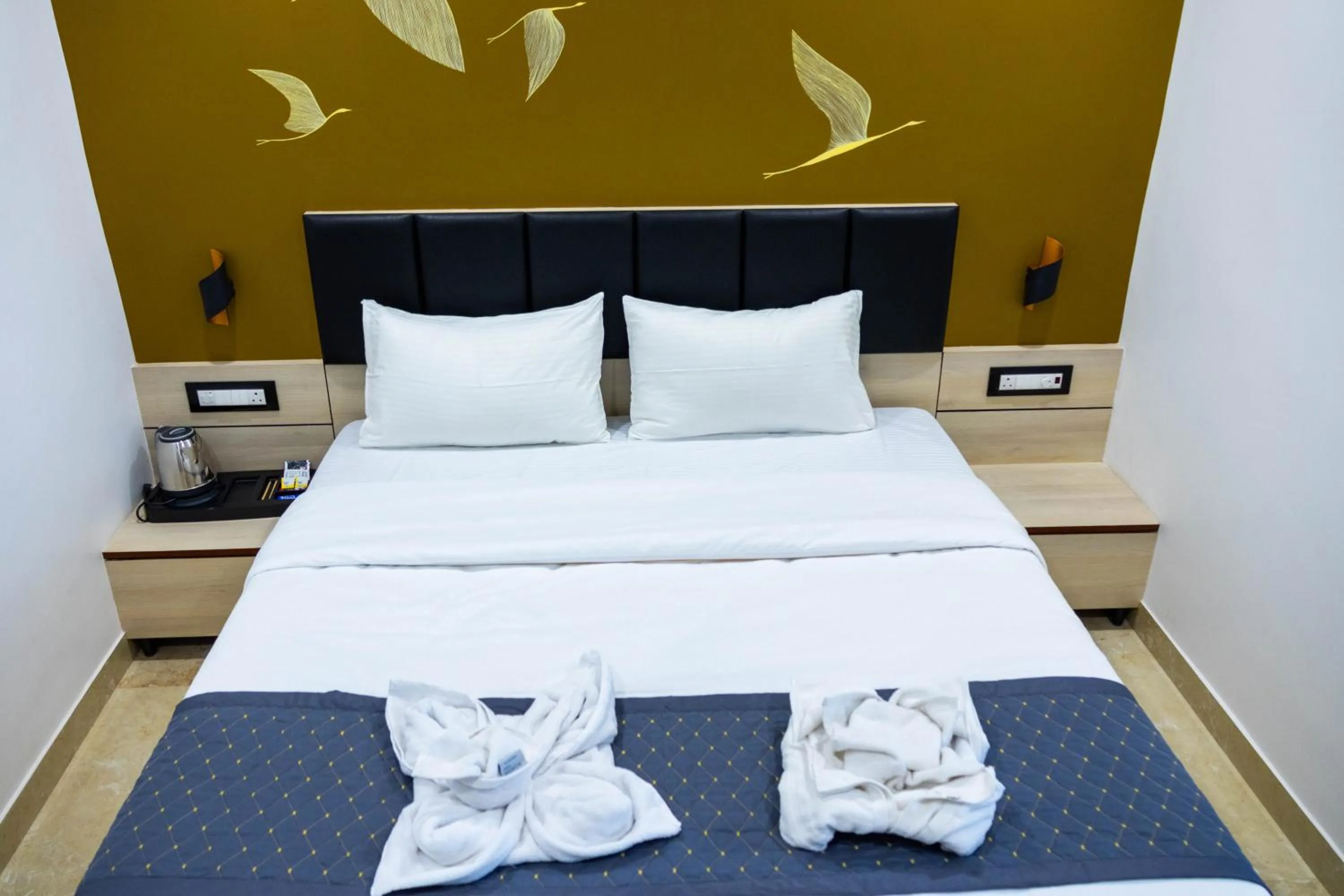 Bedroom, Bed in The Executive Inn