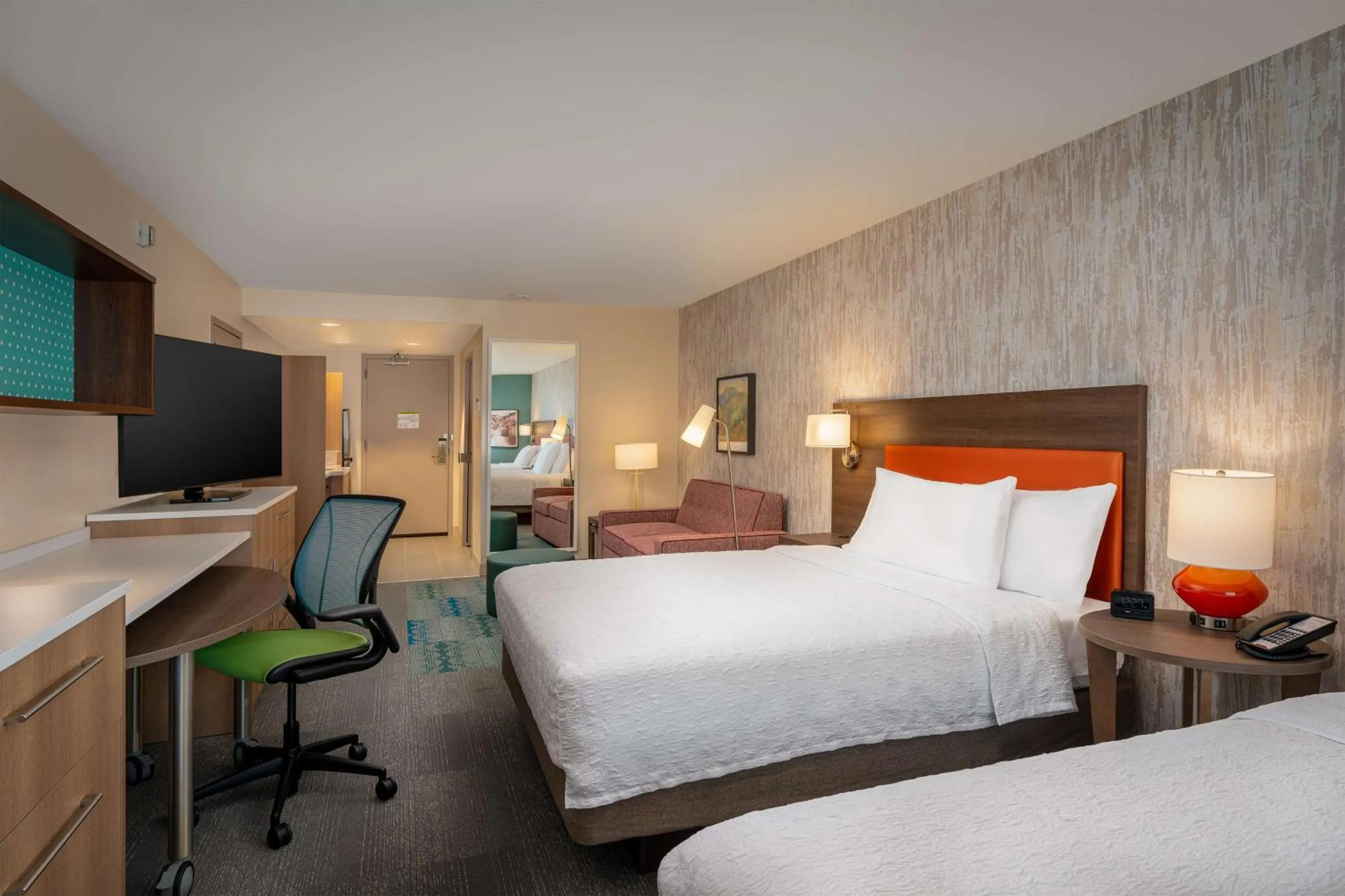 Living room, Bed in Home2 Suites by Hilton Bozeman Midtown