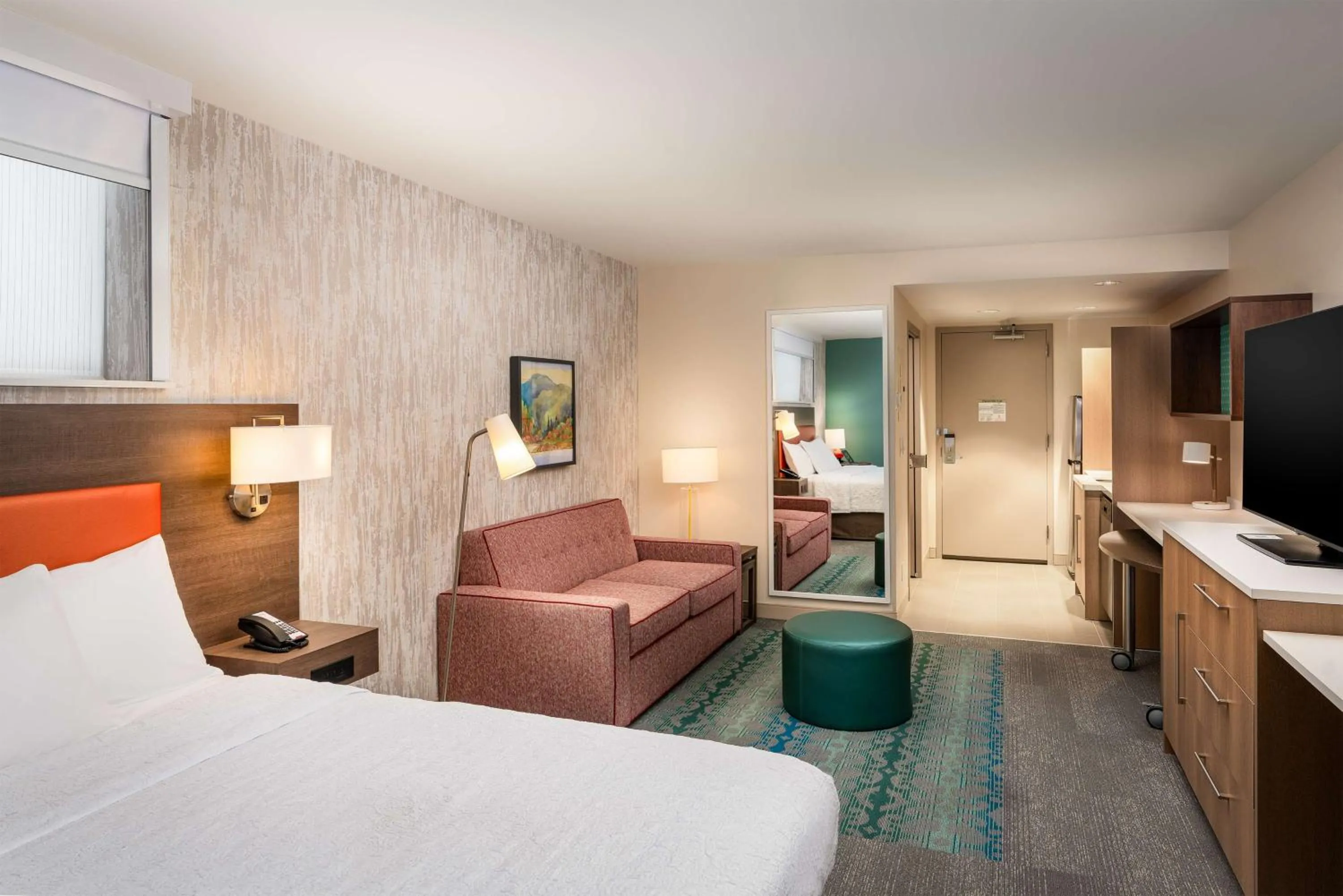 Living room, Bed in Home2 Suites by Hilton Bozeman Midtown