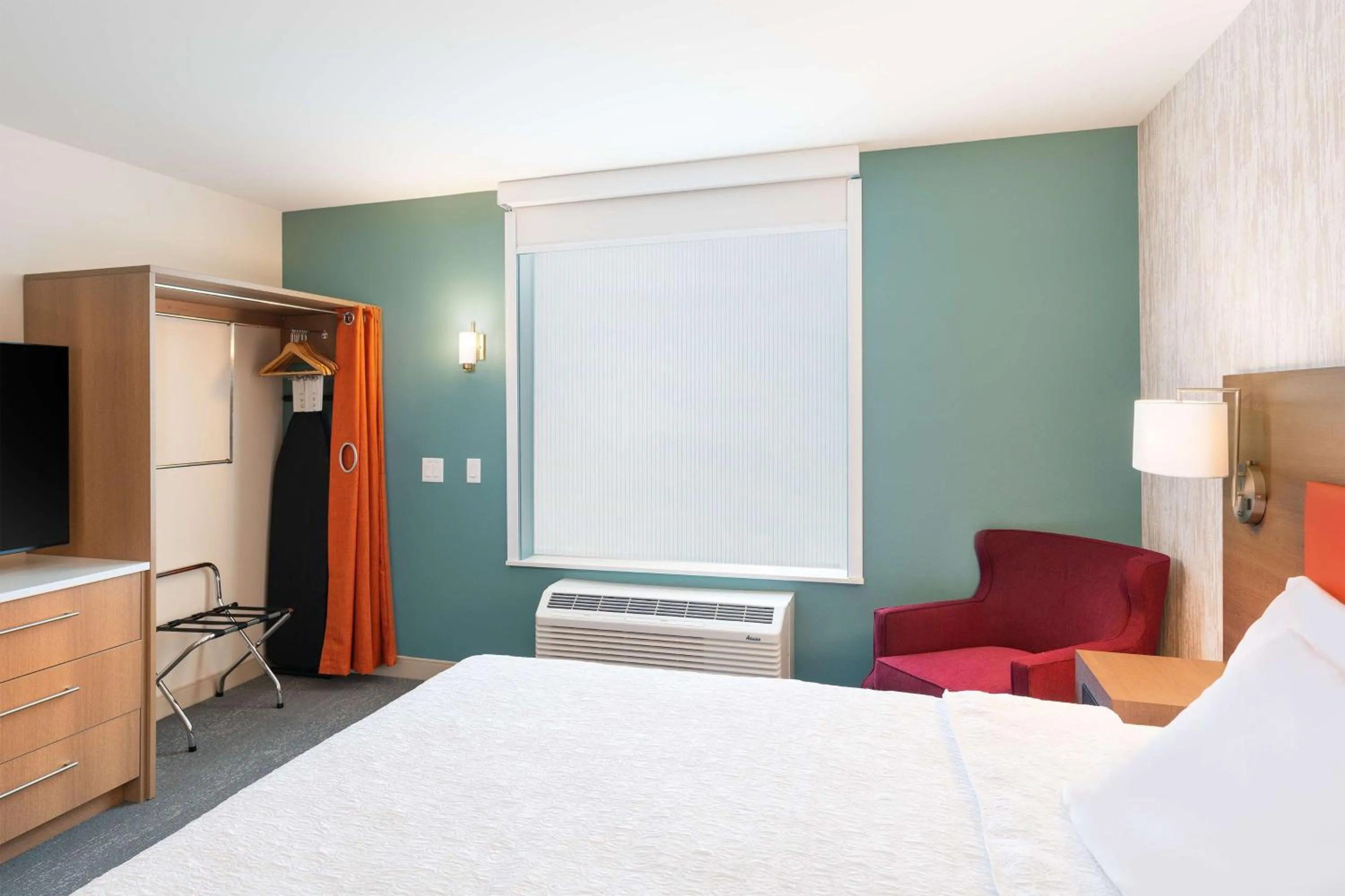 Bed in Home2 Suites by Hilton Bozeman Midtown