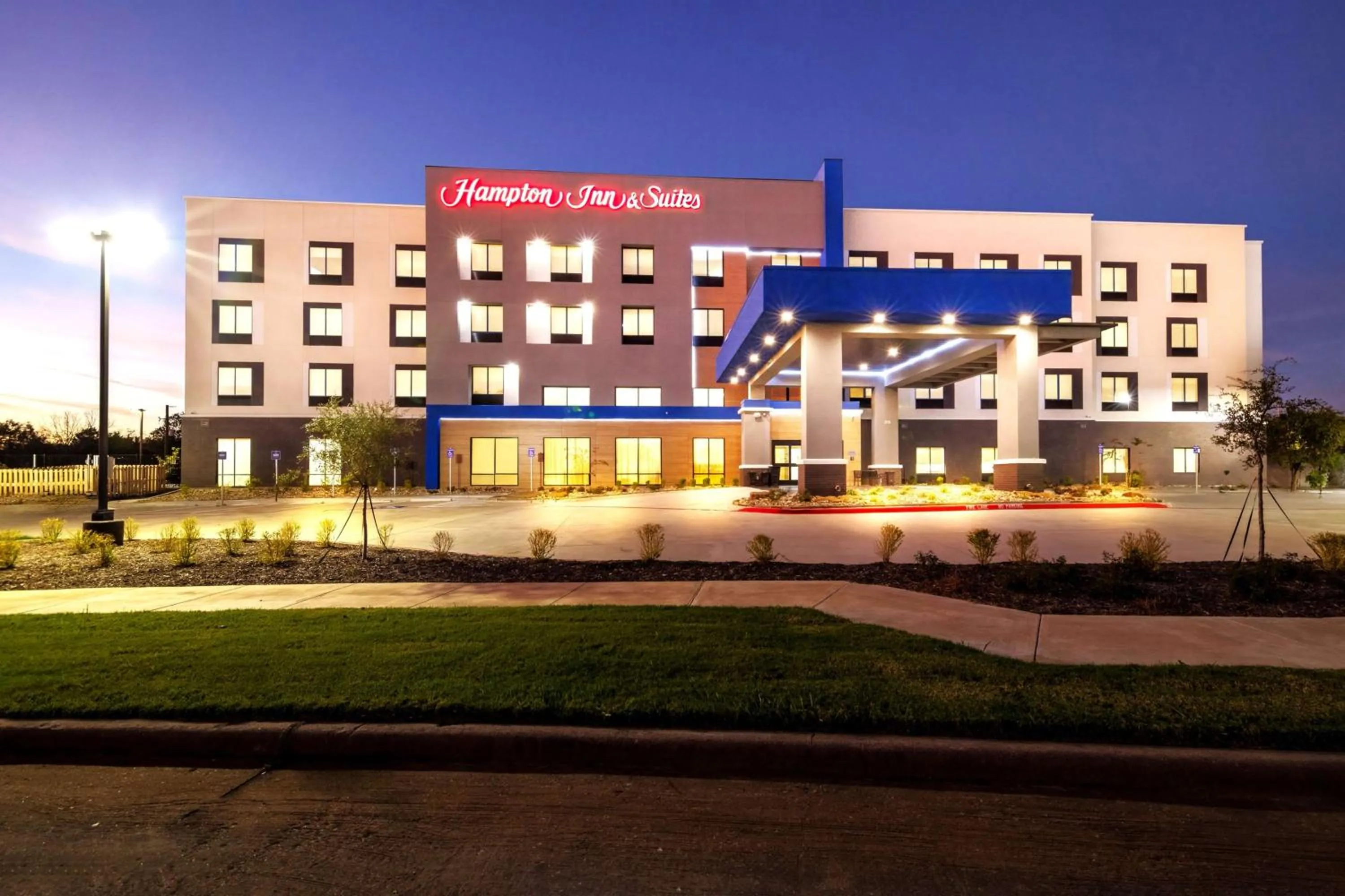 Property building in Hampton Inn & Suites Sherman