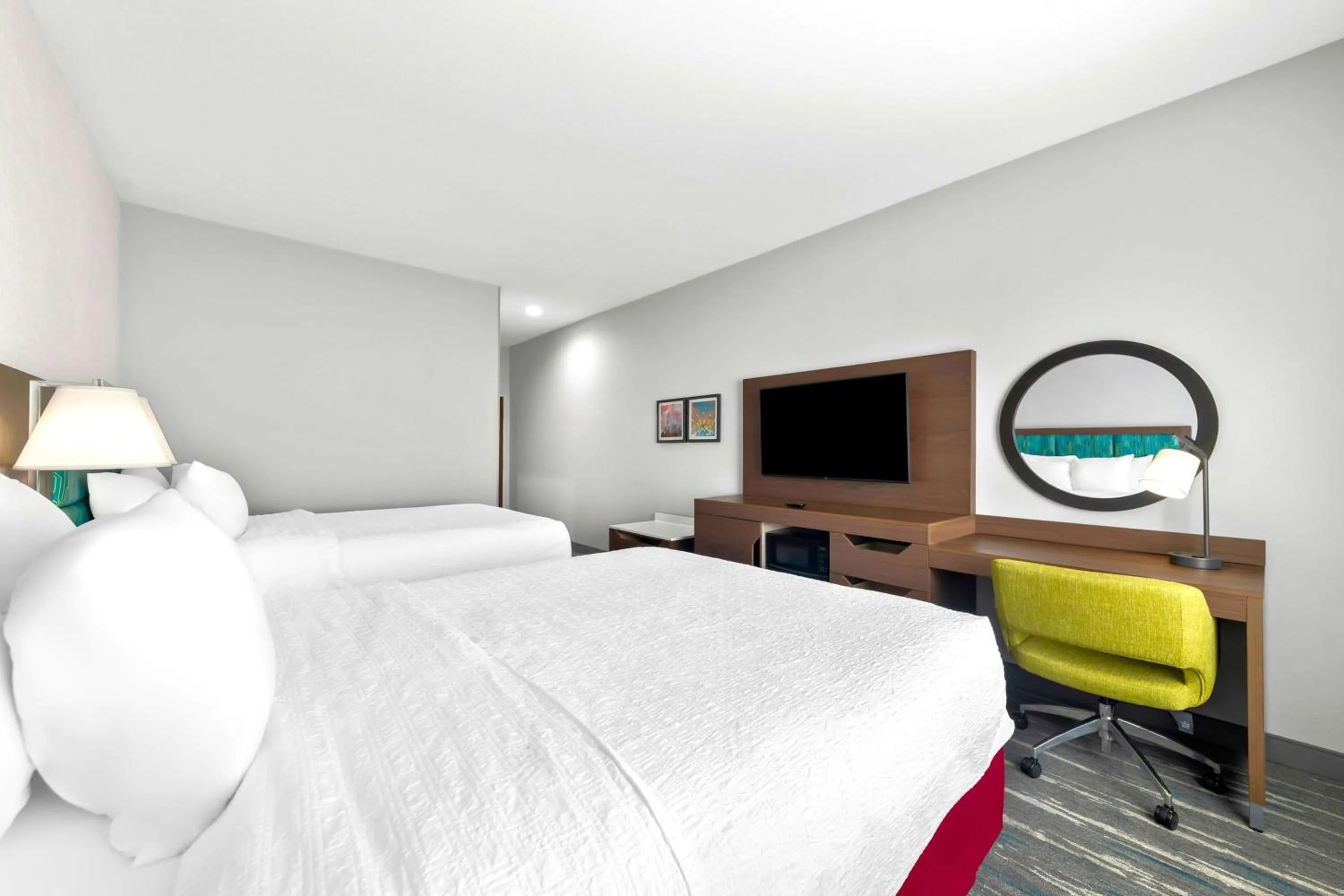 Bed in Hampton Inn & Suites Sherman