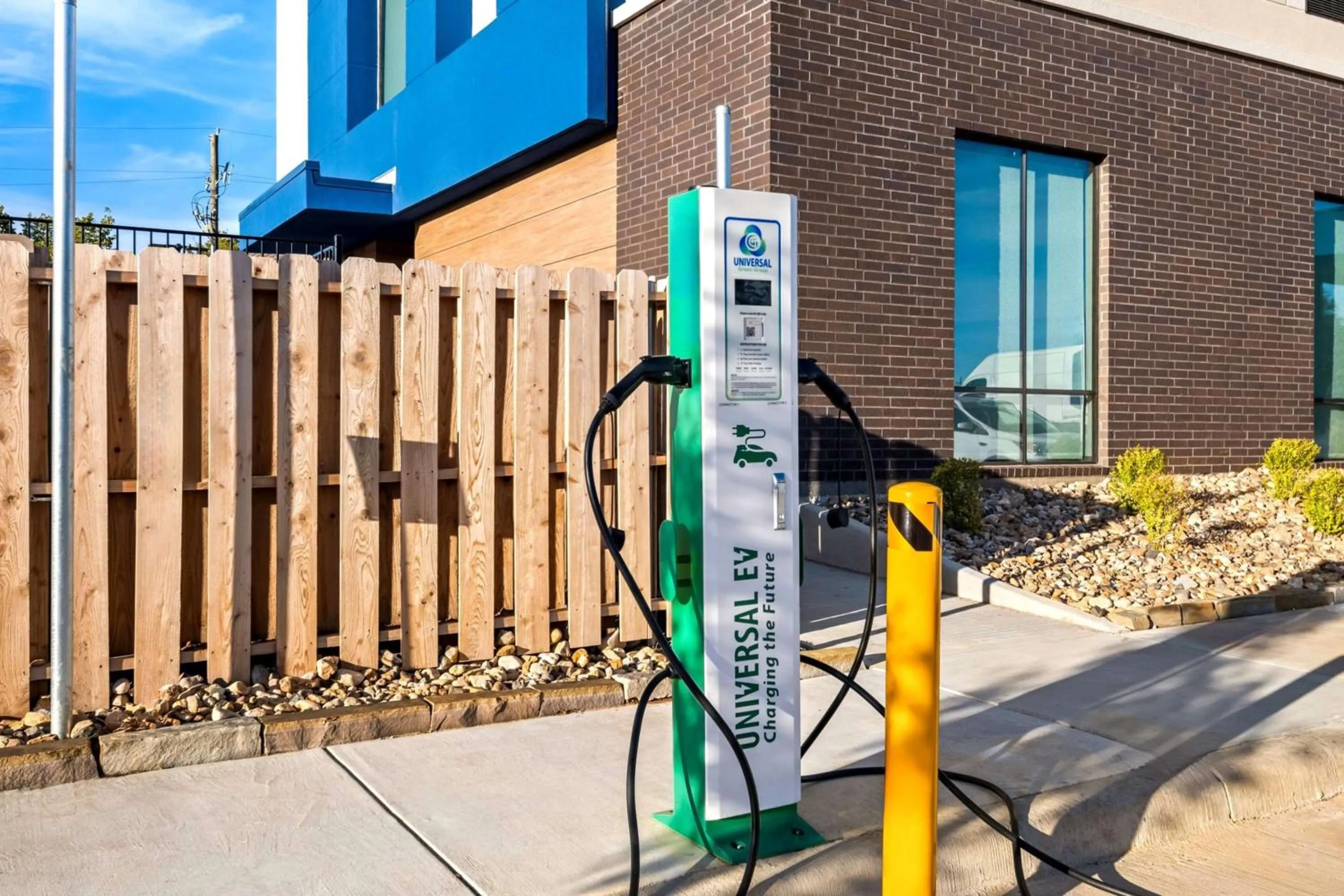 Inner courtyard view in Hampton Inn & Suites Sherman