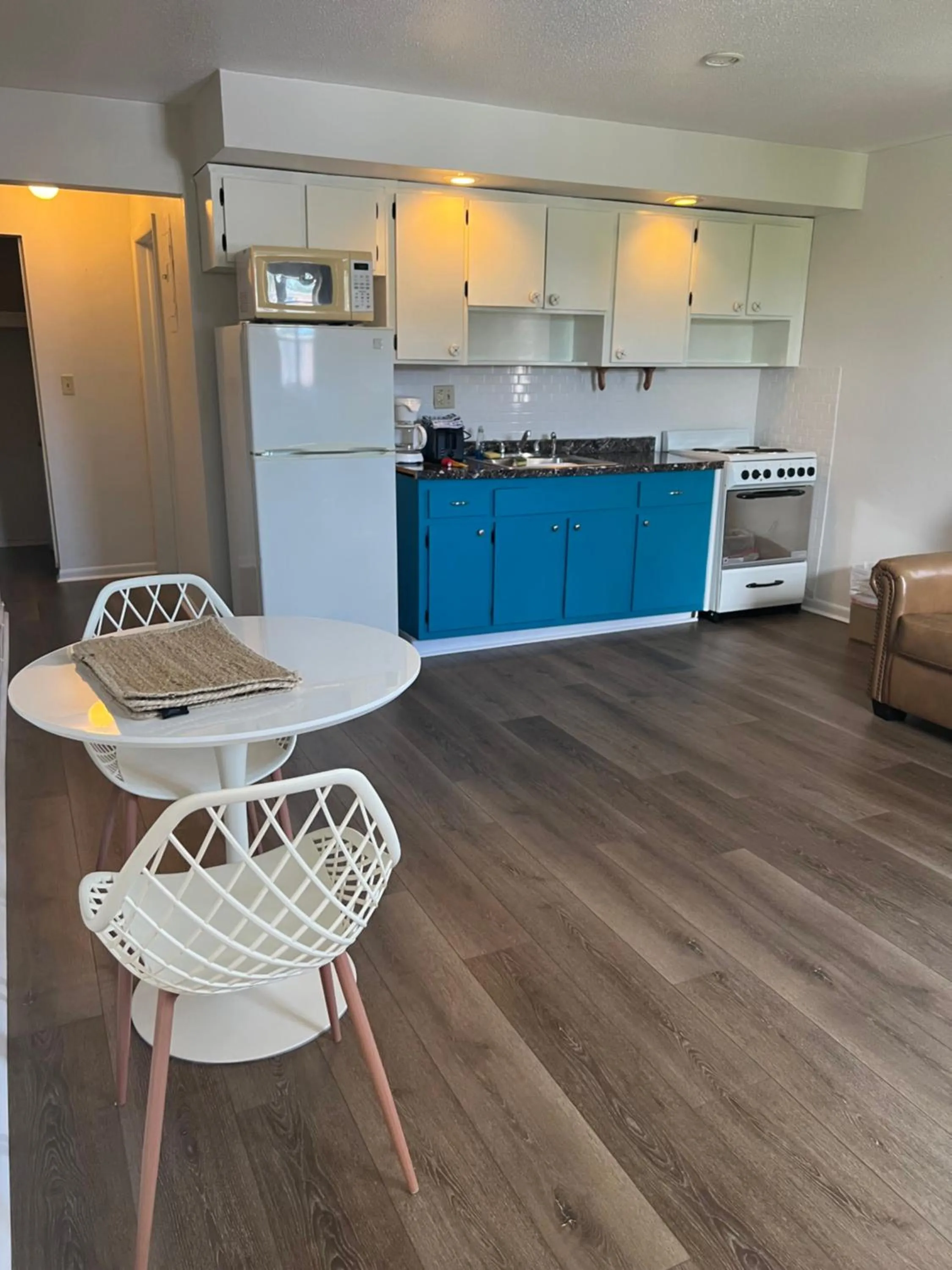 Kitchen or kitchenette in Dee Jay Beach Resort