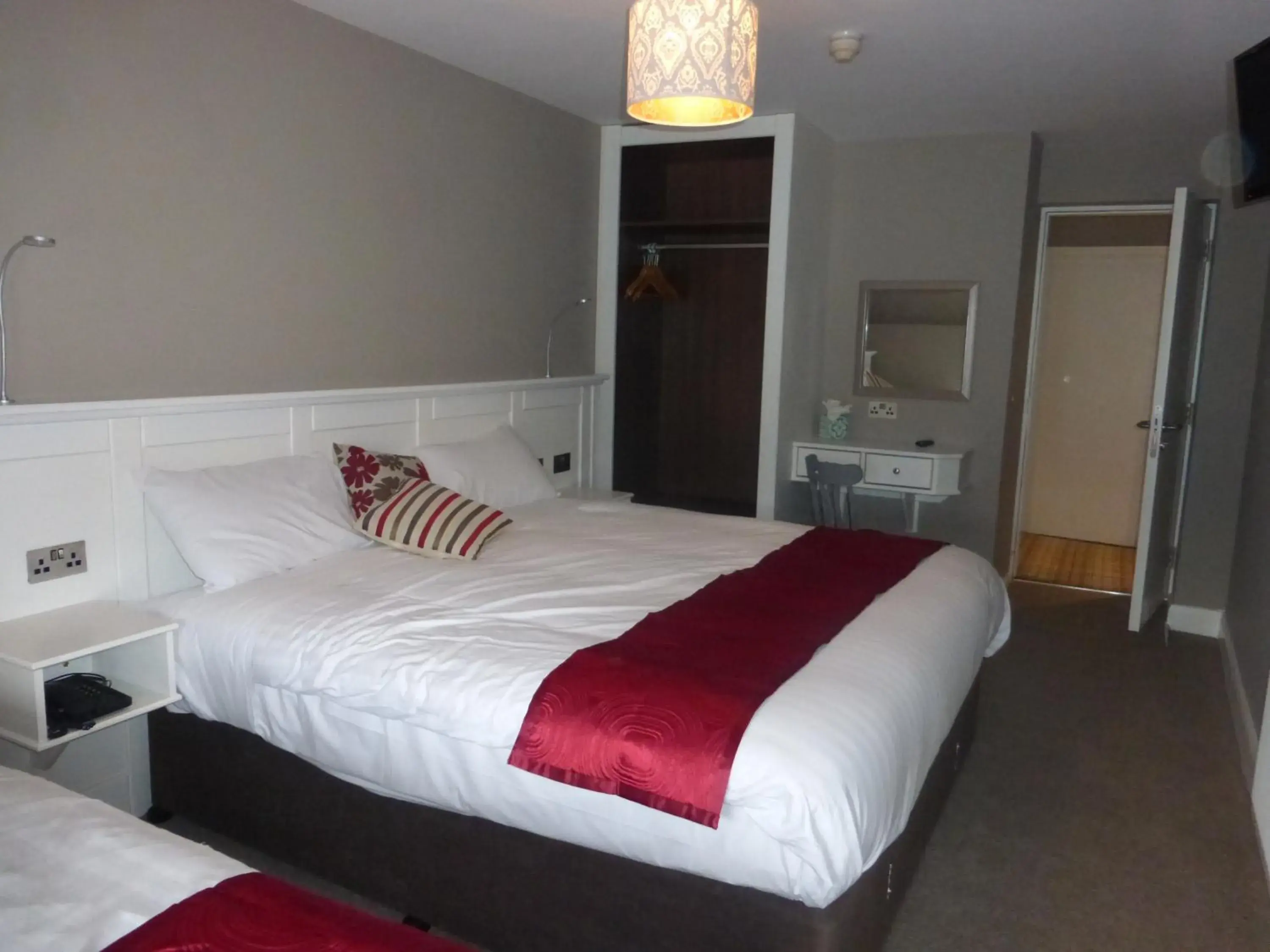 Deluxe Double Room in Ryan's Hotel Deluxe Double Room in Ryan's Hotel