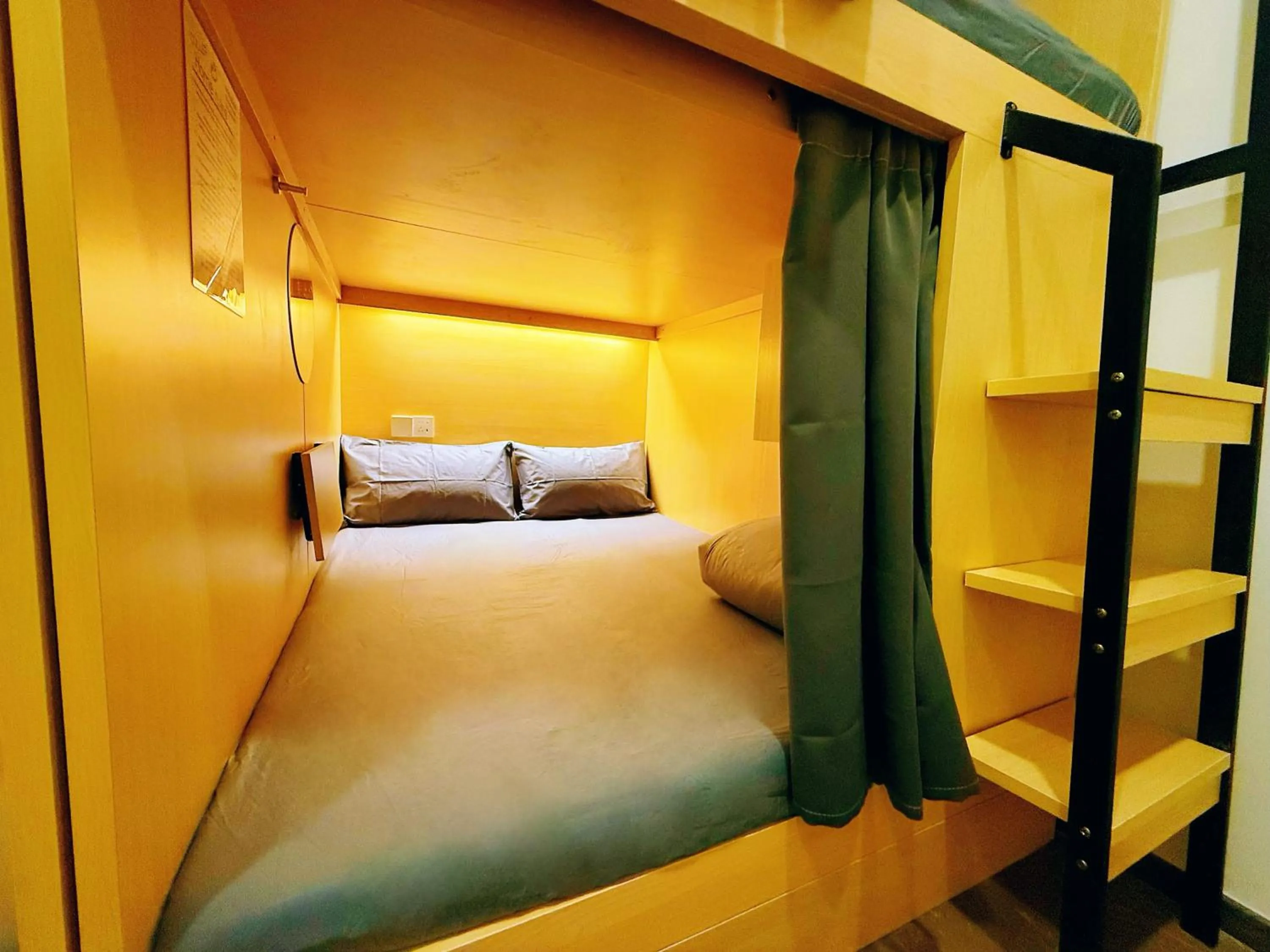 Bed in Coller Chinatown