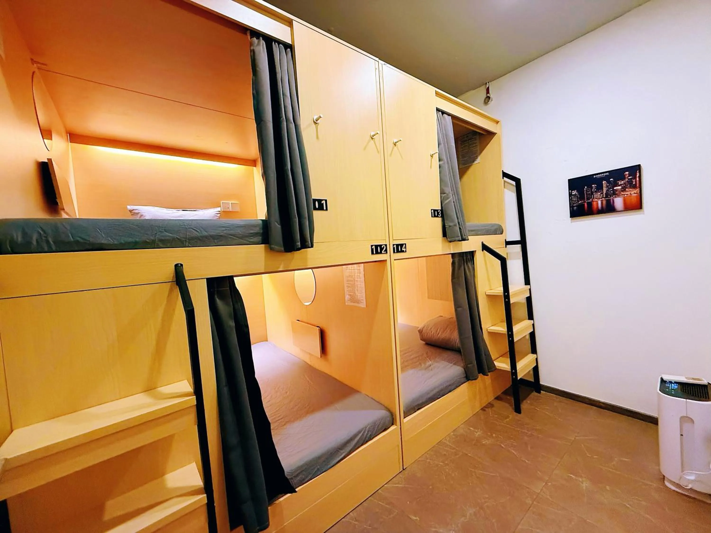 Photo of the whole room, Bed in Coller Chinatown