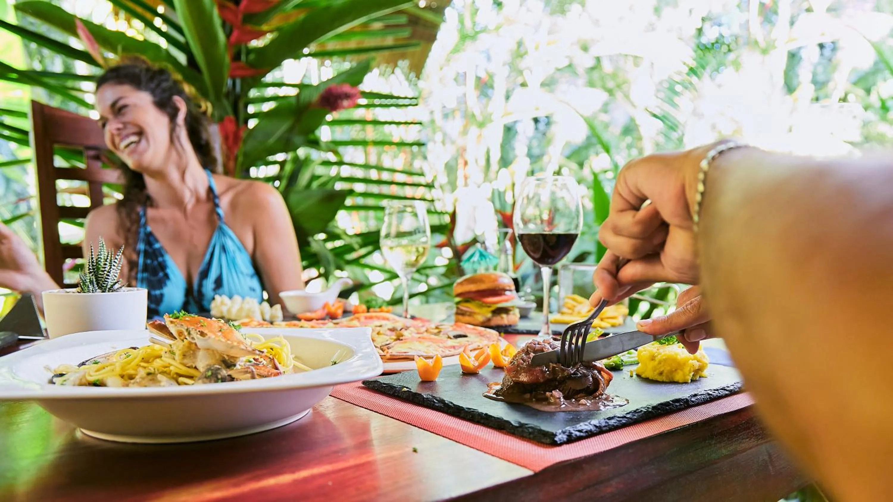 Restaurant/places to eat in Shawandha Lodge