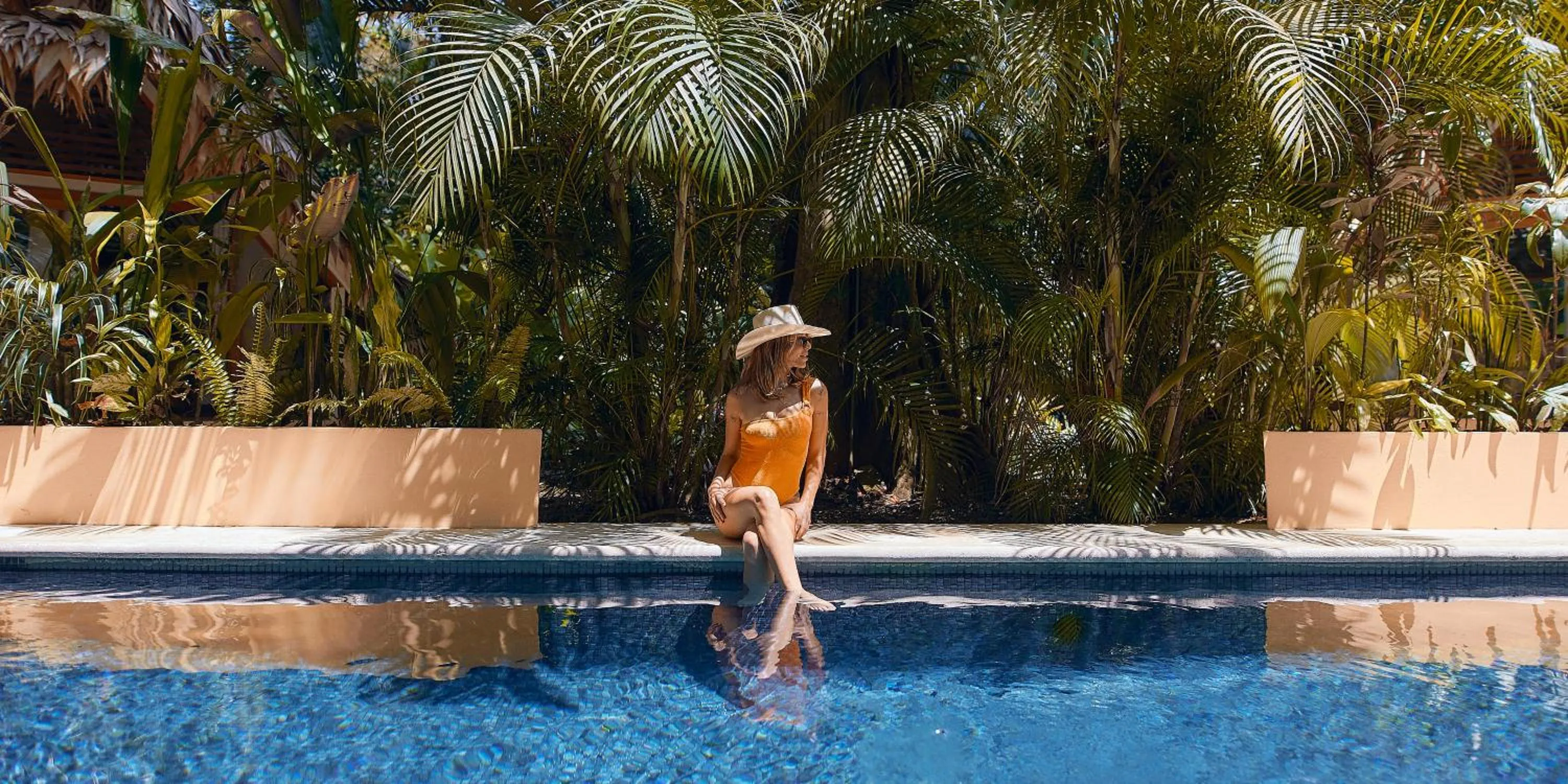 Swimming pool in Shawandha Lodge