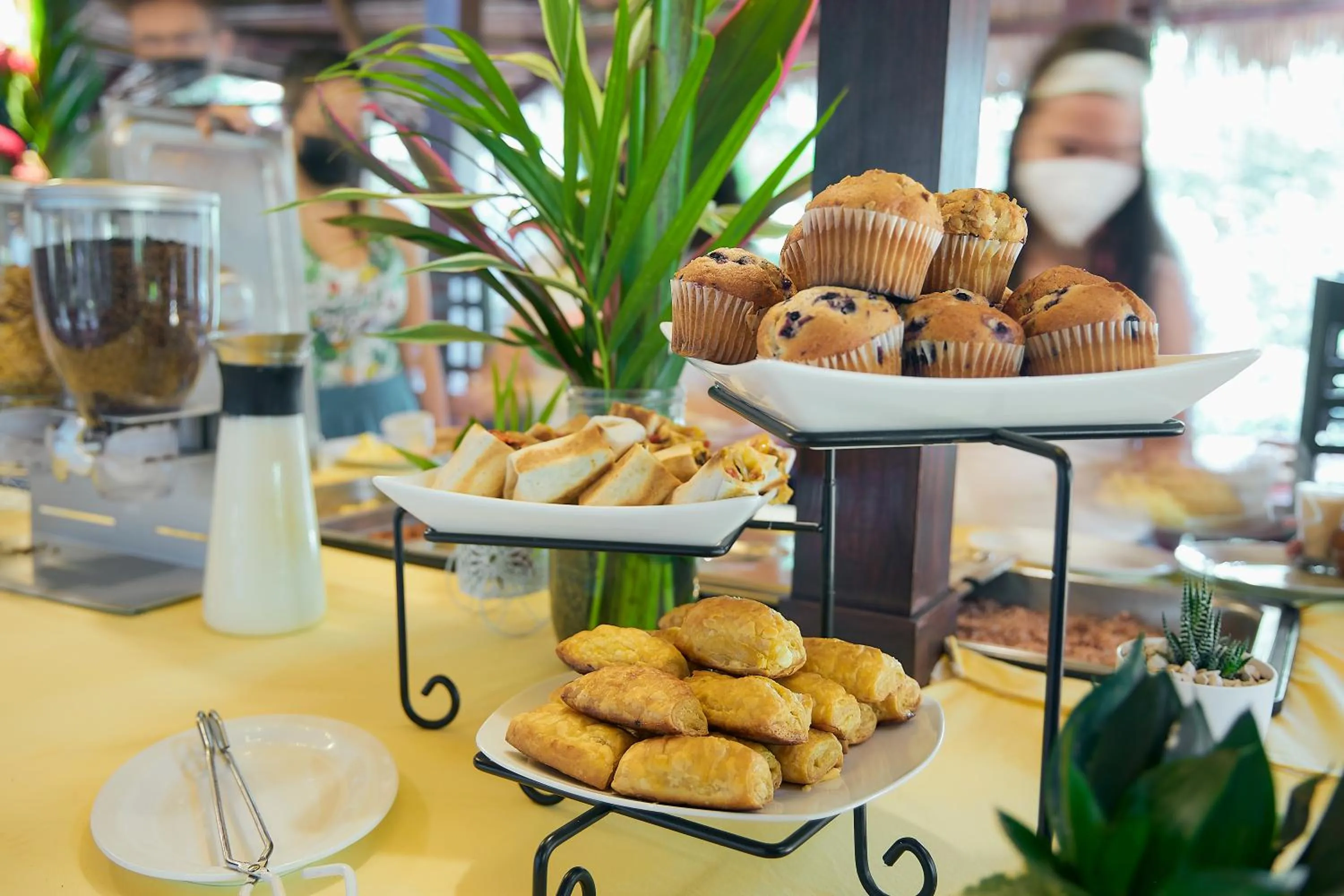 Breakfast in Shawandha Lodge