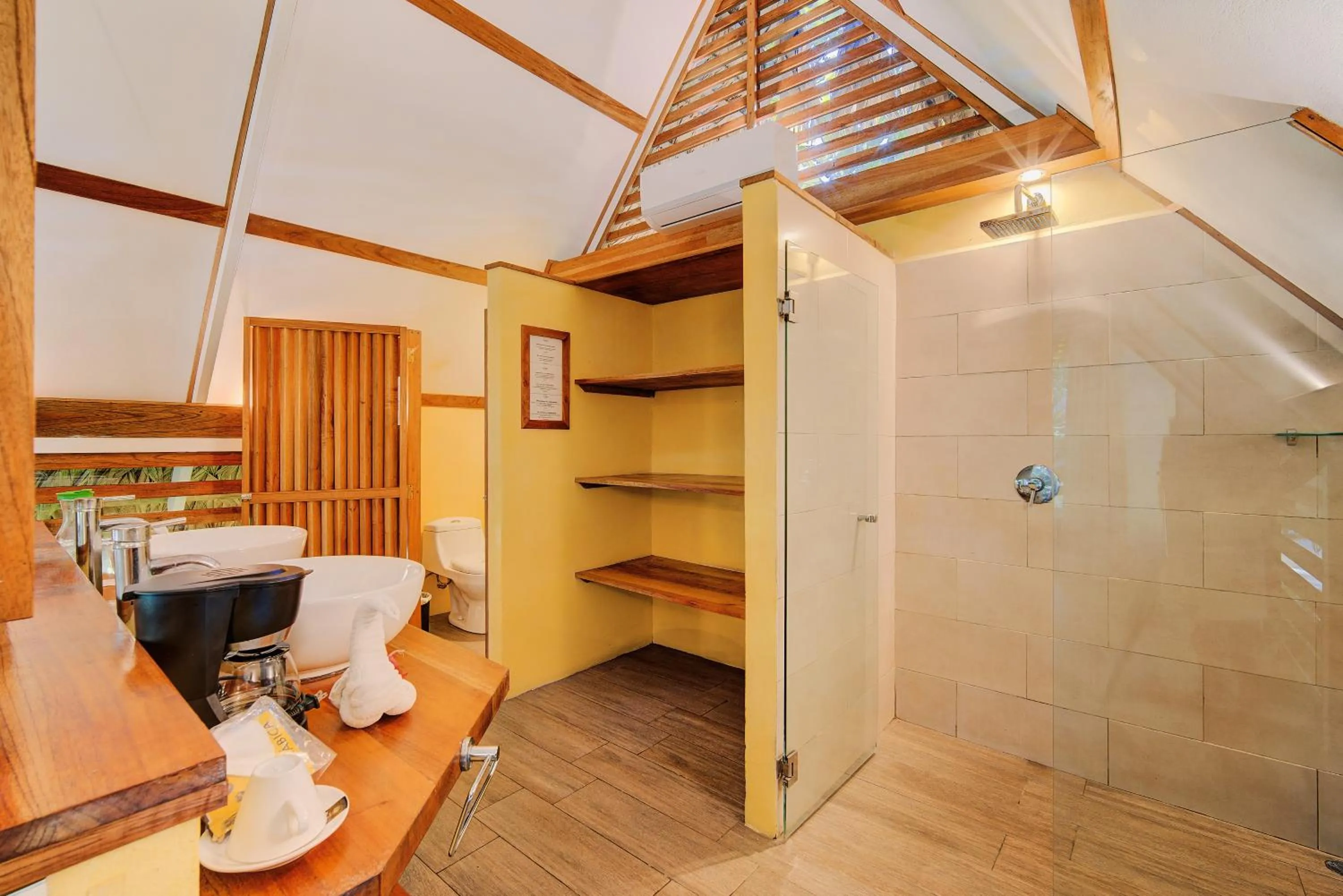 Shower in Hotel Shawandha Costa Rica