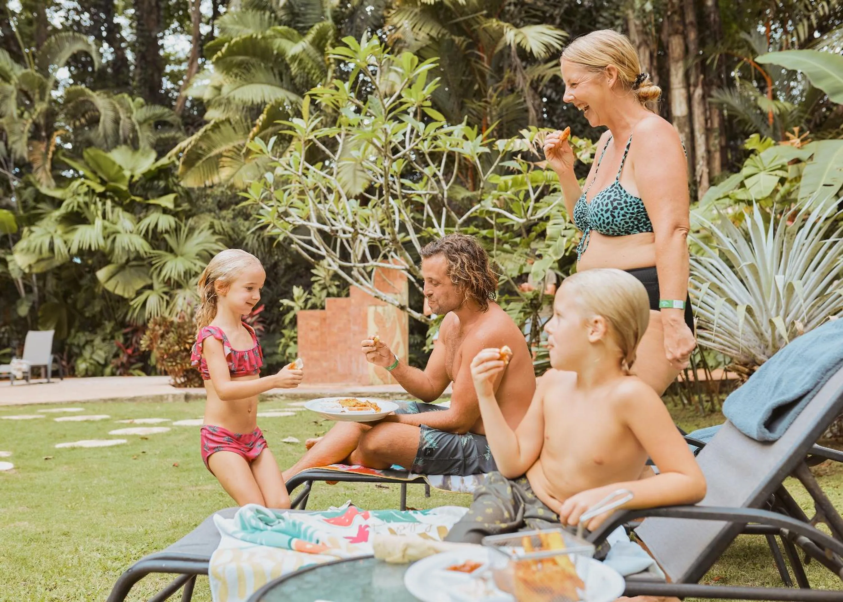 Swimming pool in Shawandha Lodge