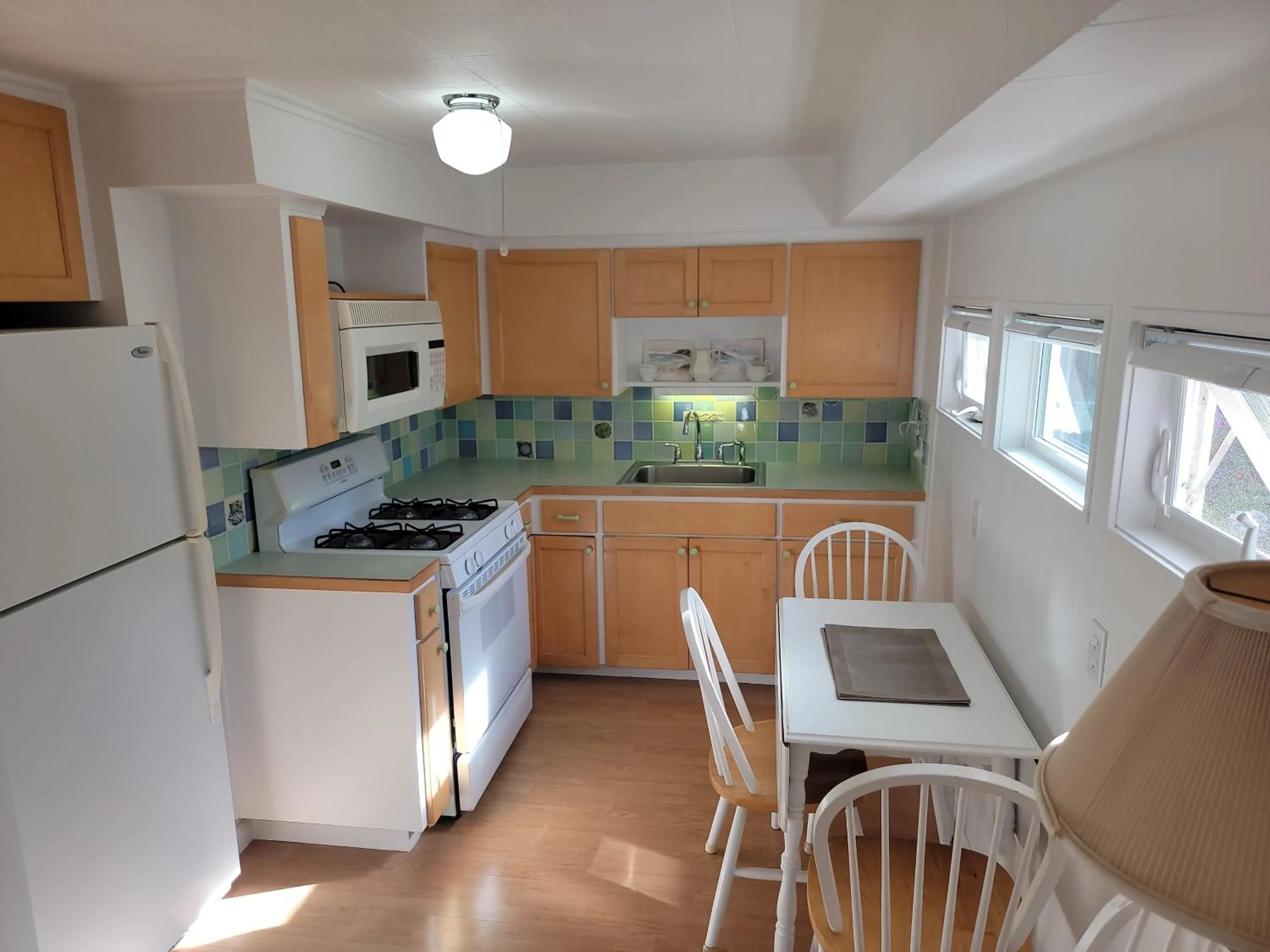 Kitchen or kitchenette in The Waves