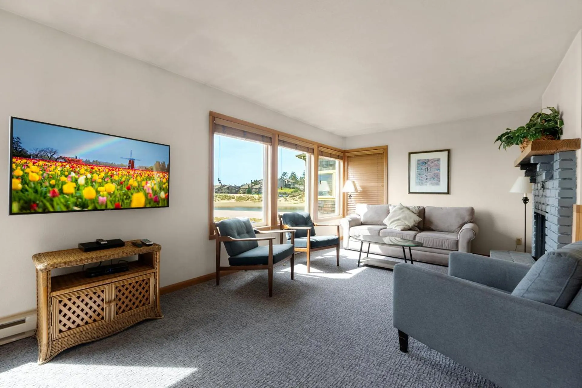 Communal lounge/ TV room in The Waves