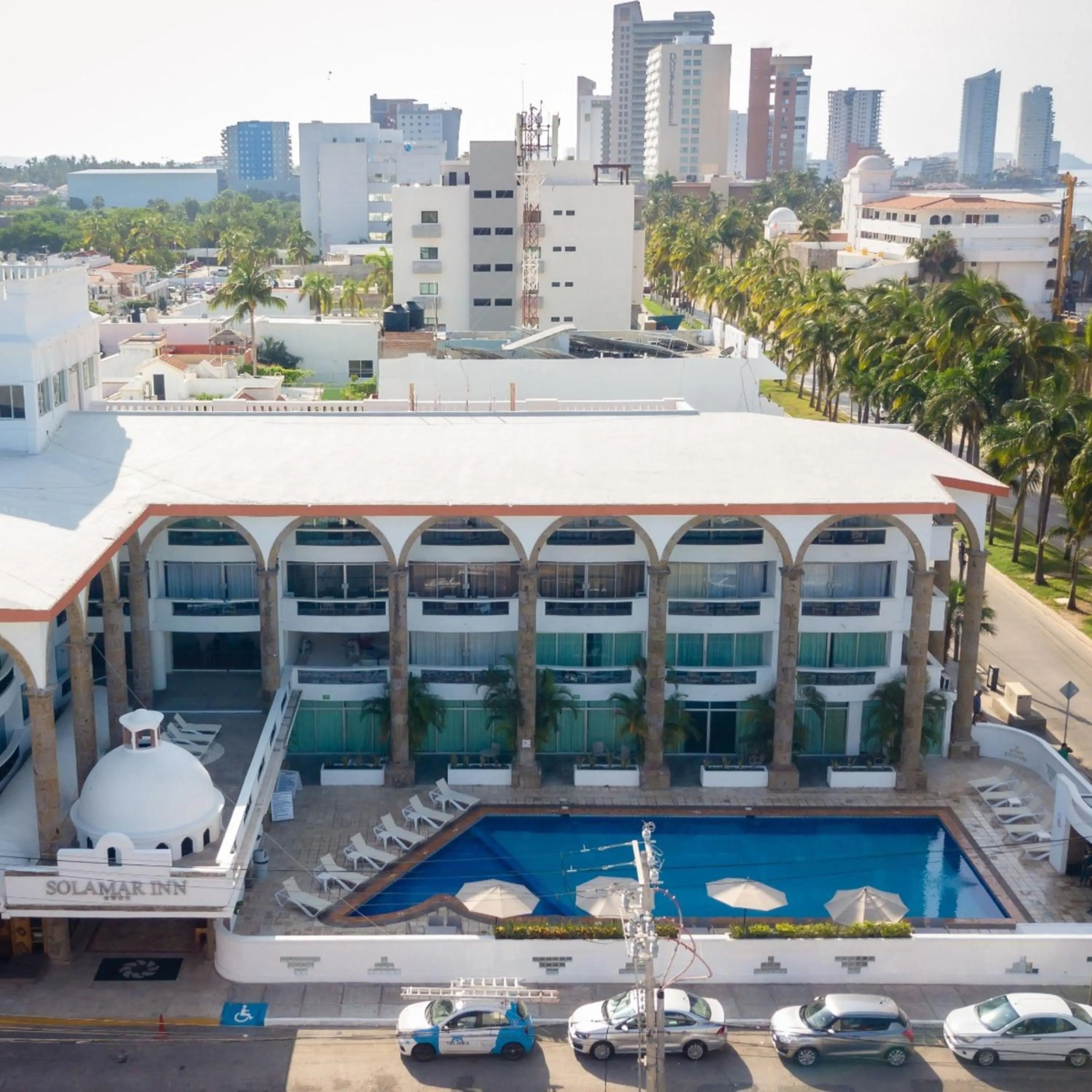 Property building in Solamar Inn Mazatlan