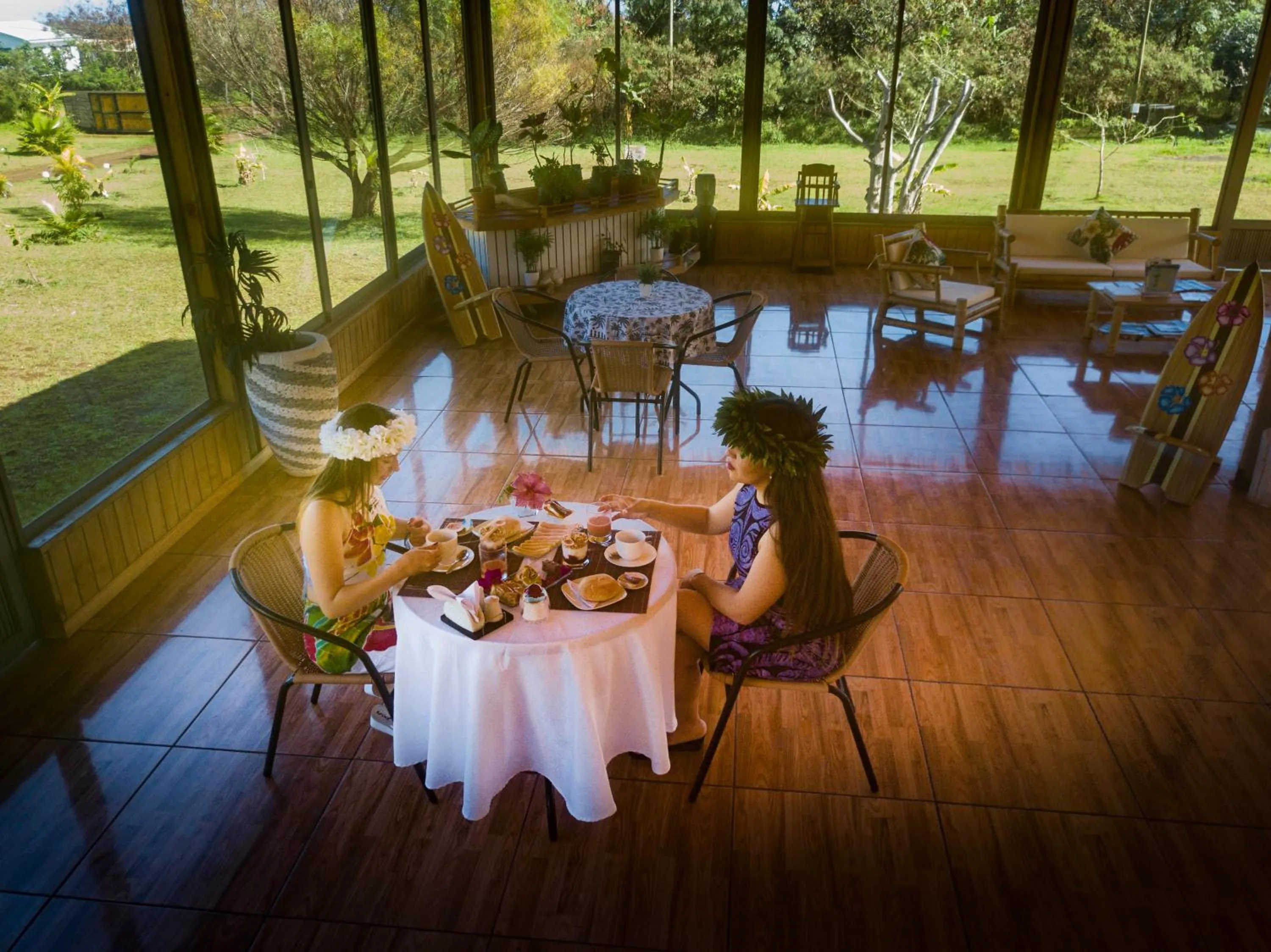 Communal lounge/ TV room in Cabañas Henua Iti