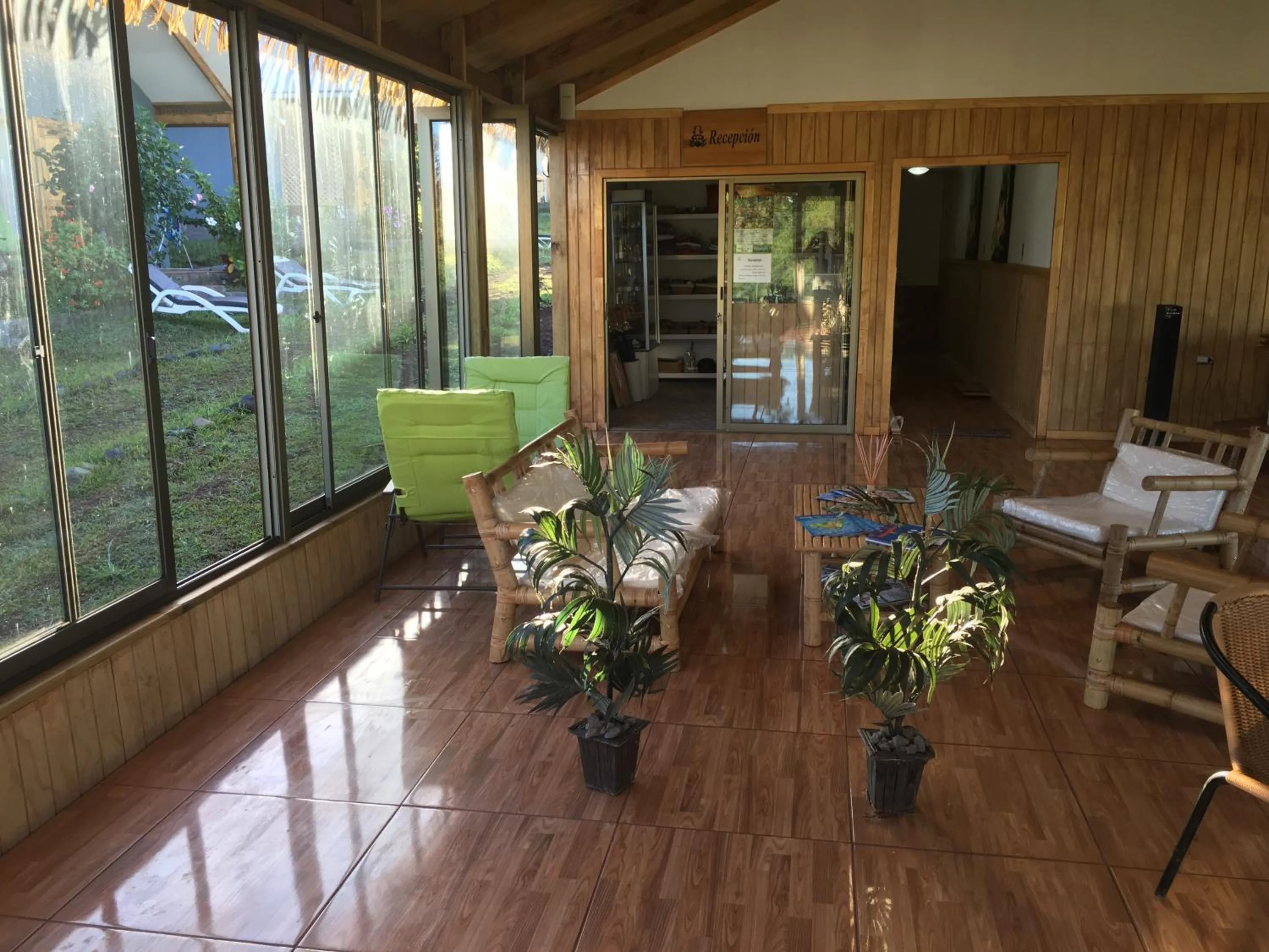 Communal lounge/ TV room in Cabañas Henua Iti