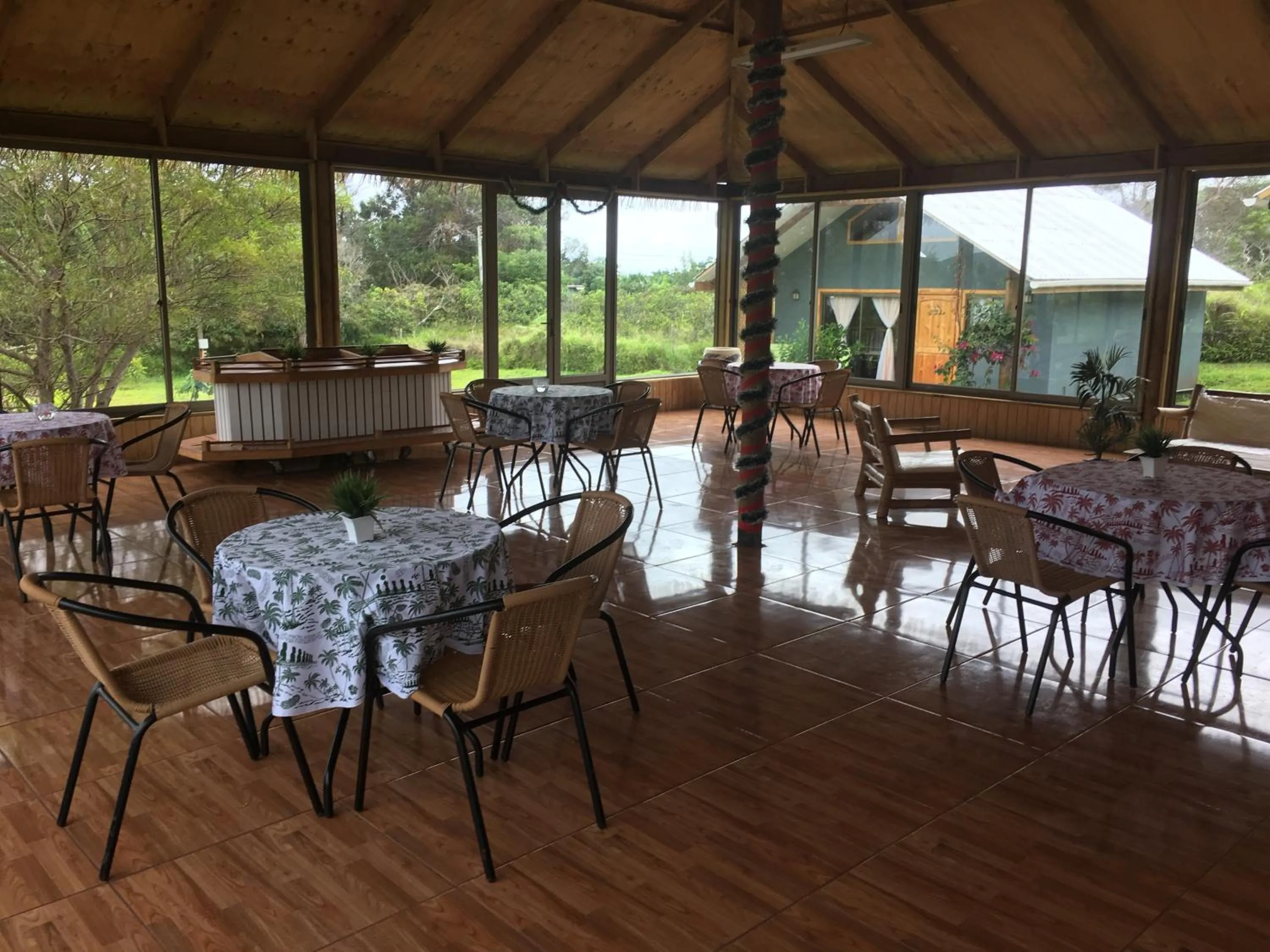 Restaurant/places to eat in Cabañas Henua Iti