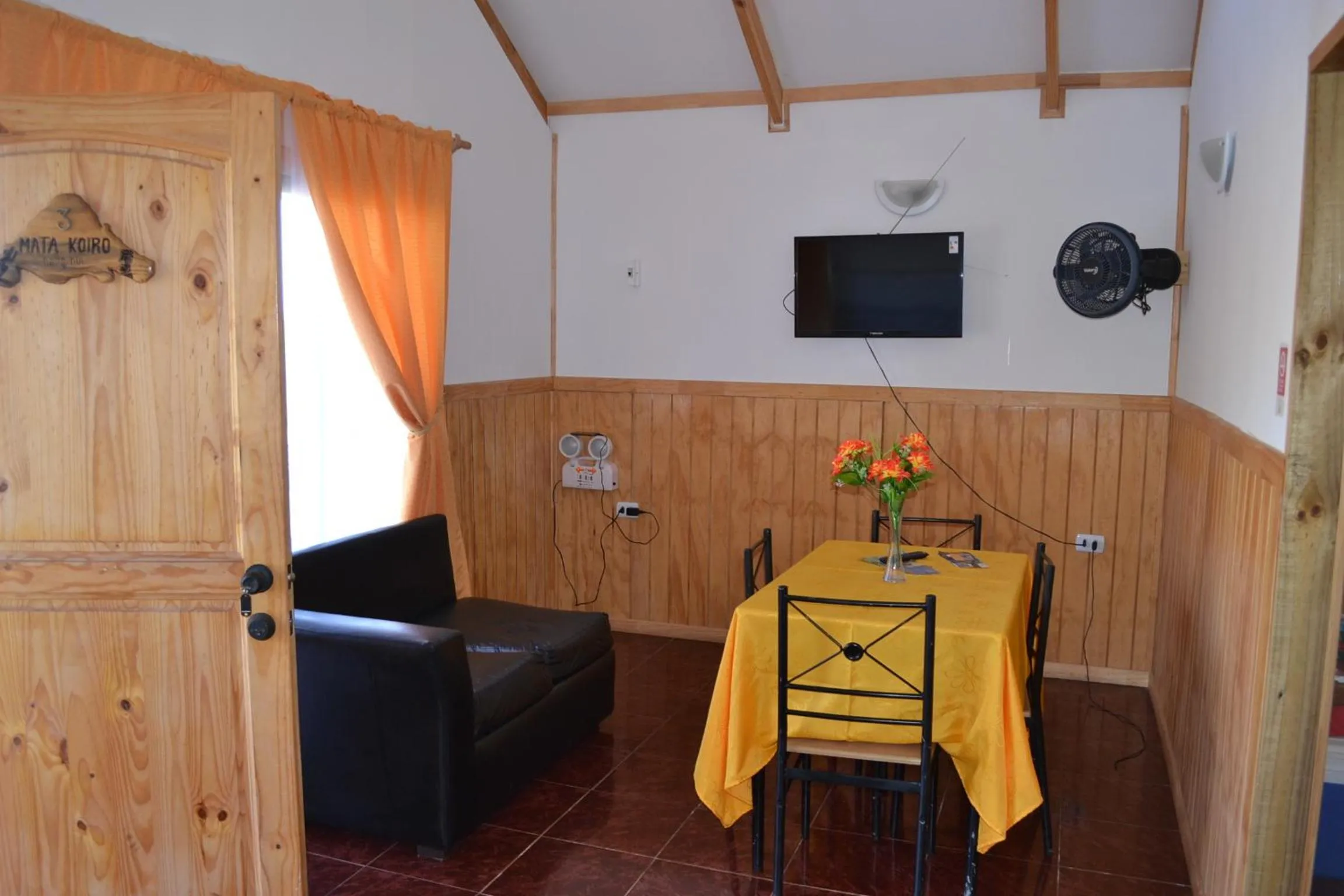 Dining area in Cabañas Henua Iti