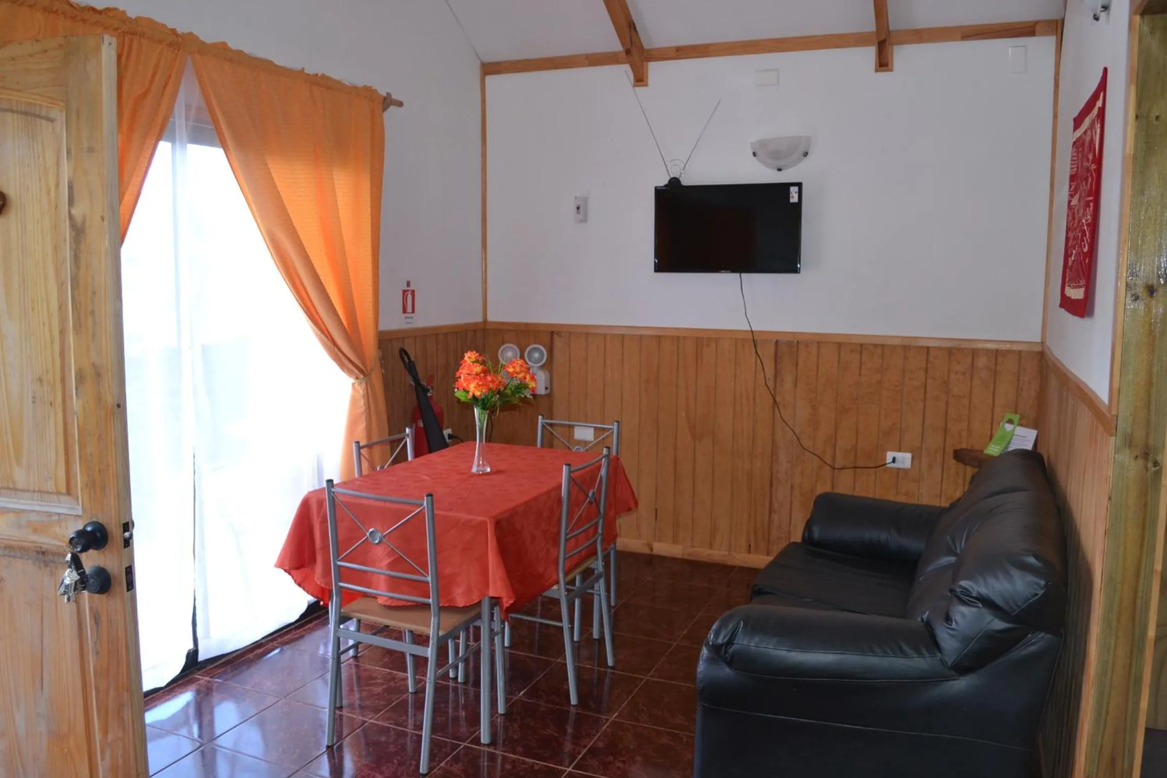 Dining area in Cabañas Henua Iti