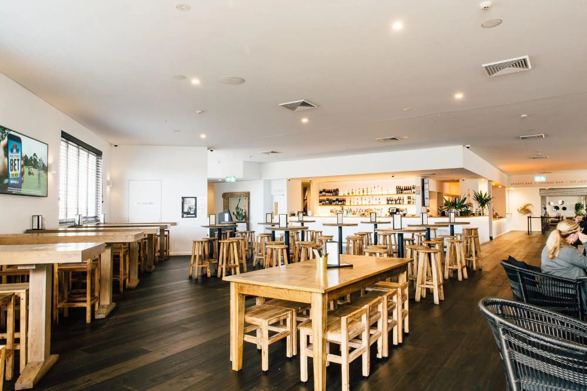 Restaurant/places to eat in Crossroads Hotel