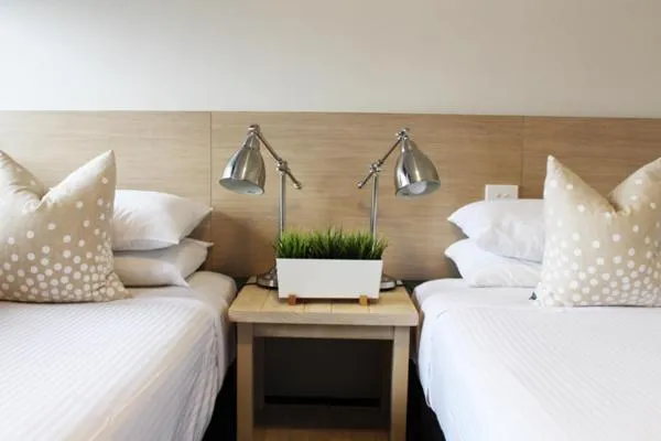 Bedroom, Bed in Crossroads Hotel