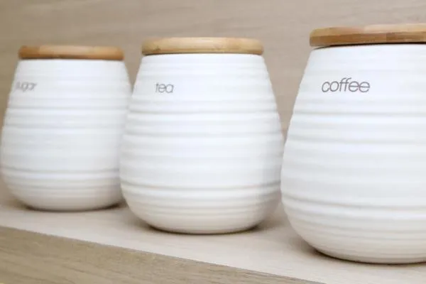 Coffee/tea facilities in Crossroads Hotel