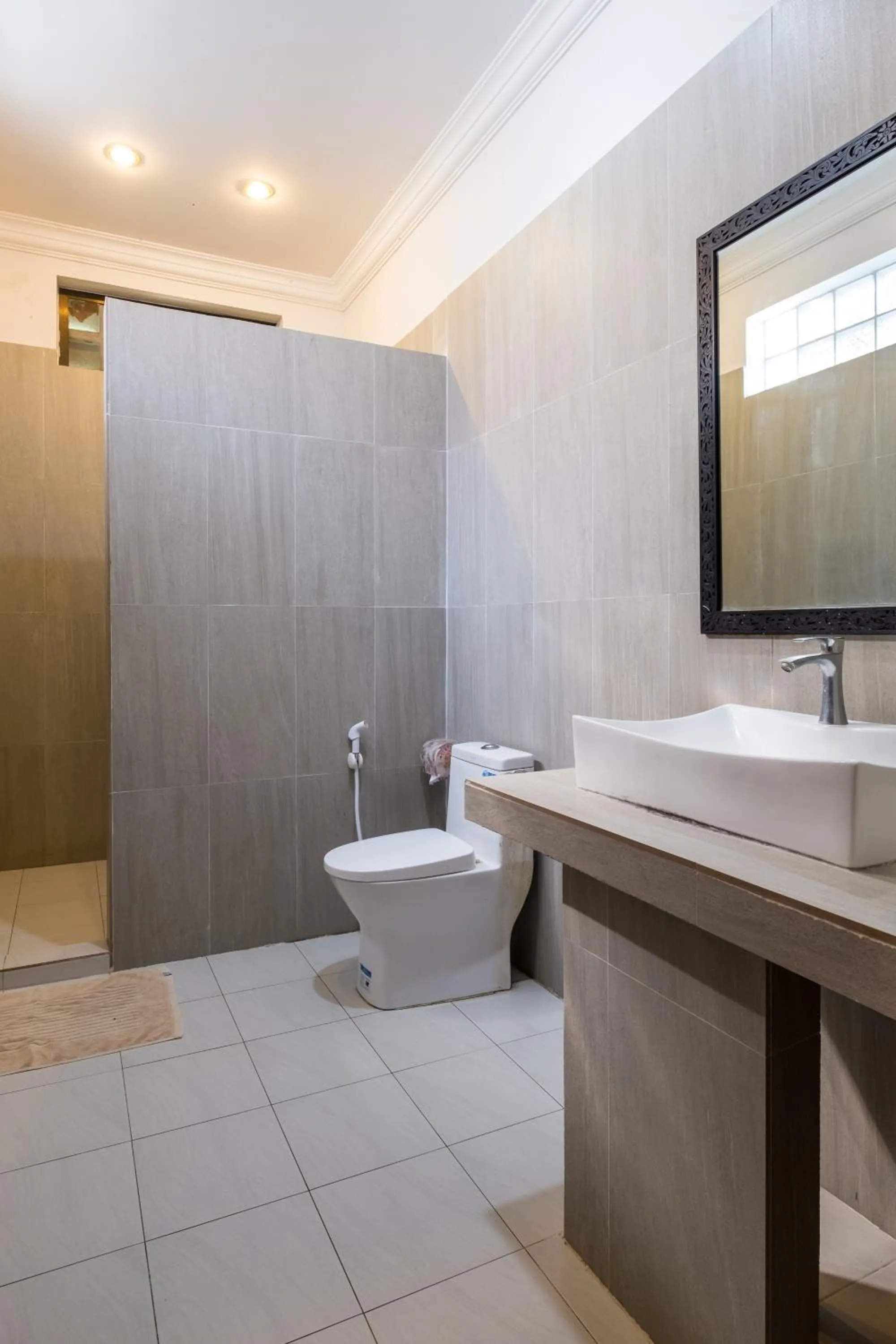 Shower in Kep Bungalows