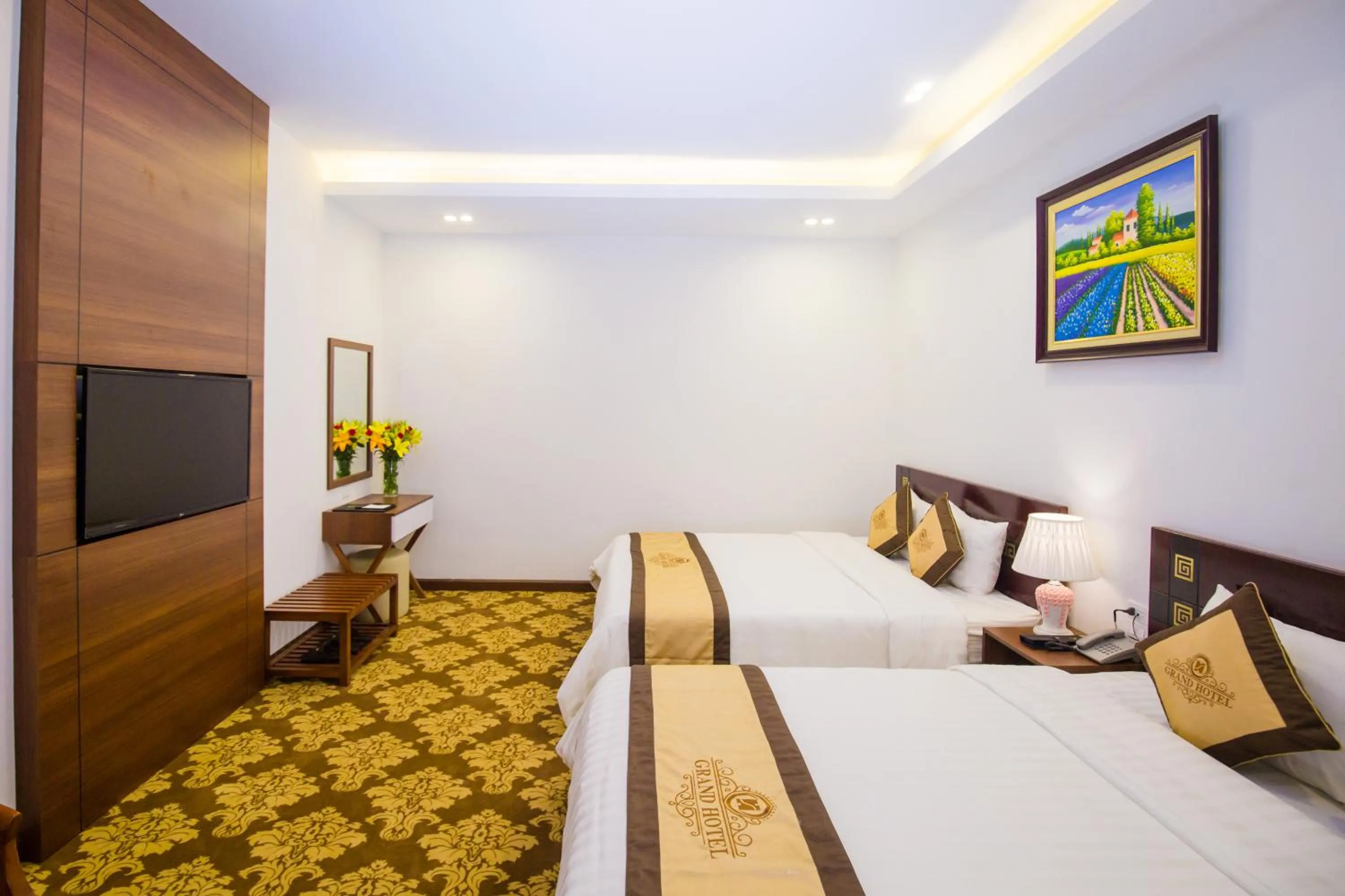 Photo of the whole room, Bed in Grand Hotel