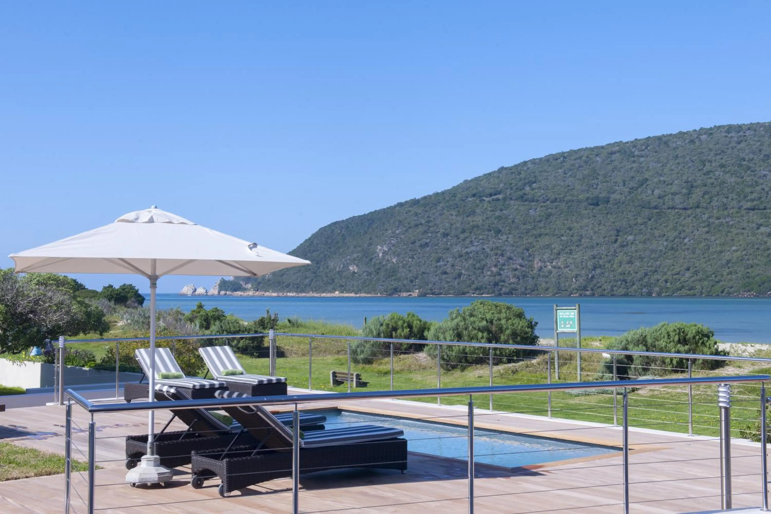 Facade/entrance in Bollard Bay House