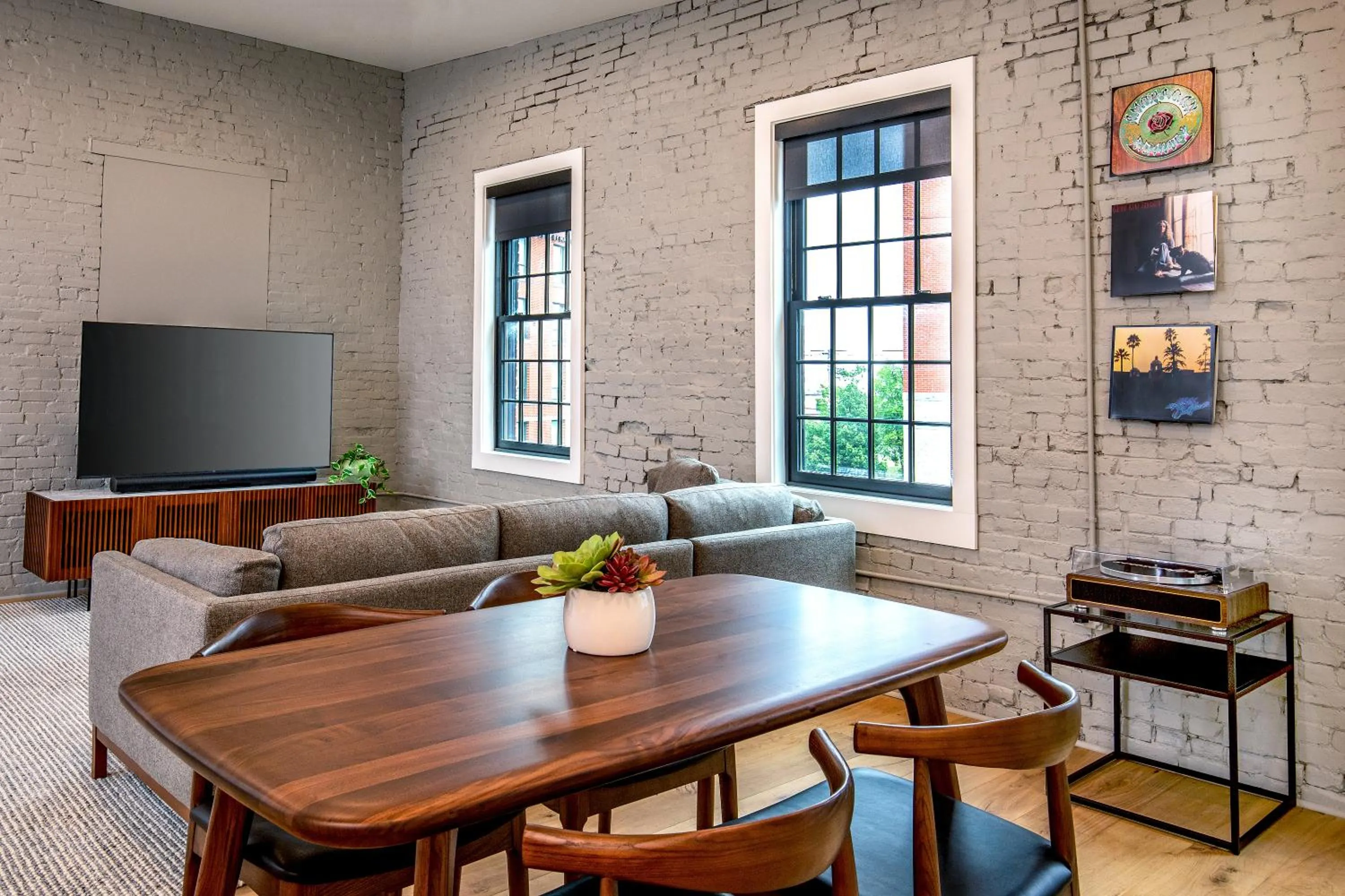 TV and multimedia in The Weldon Hotel