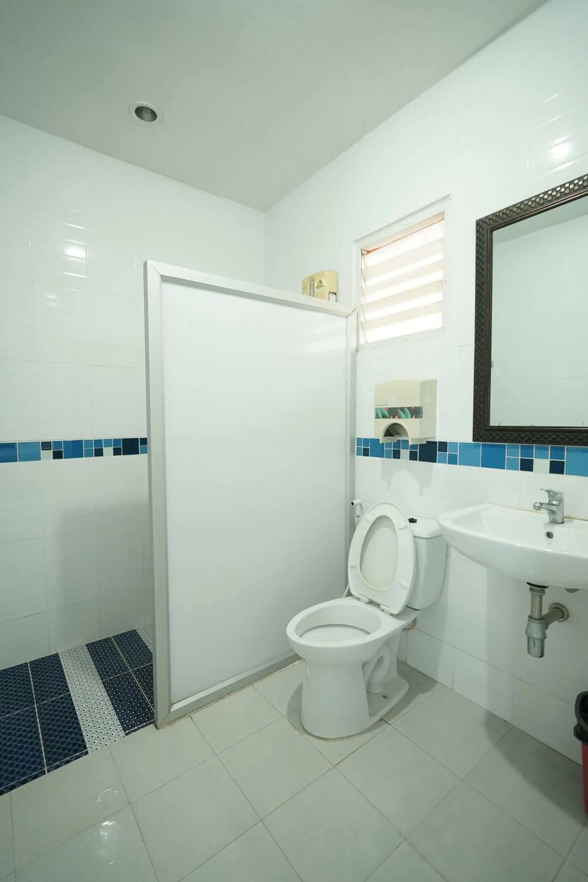 Toilet in Baan Sabuy Jung