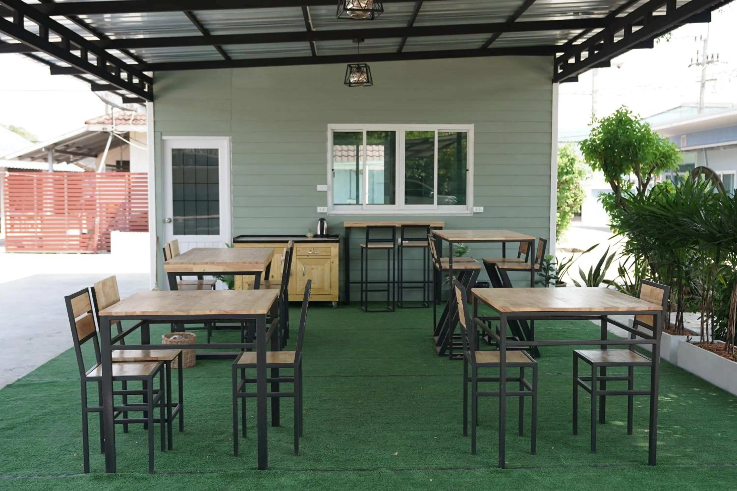 Restaurant/places to eat in Baan Sabuy Jung