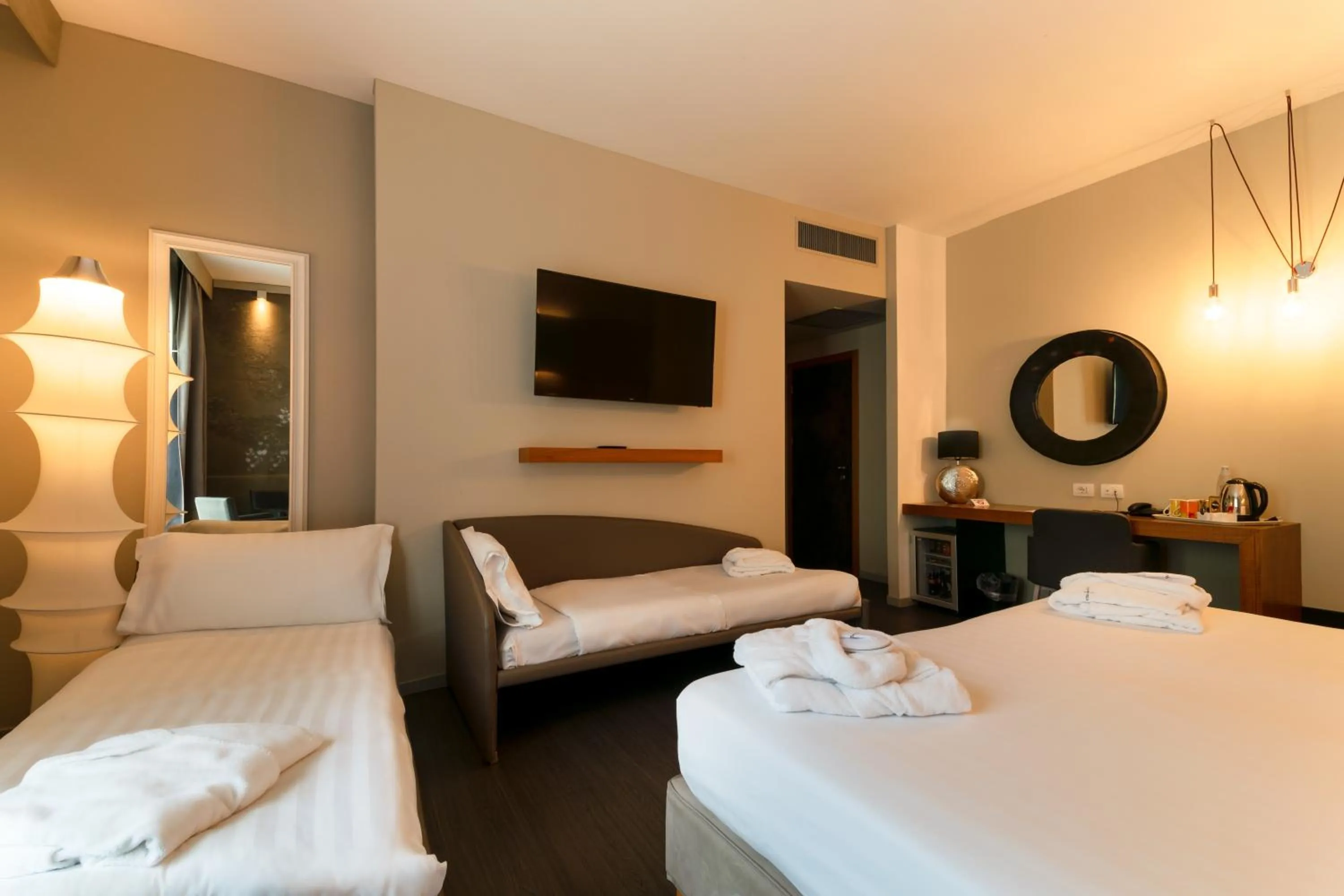 TV and multimedia, Bed in Admiral Park Hotel by Falco D'Oro Hotels