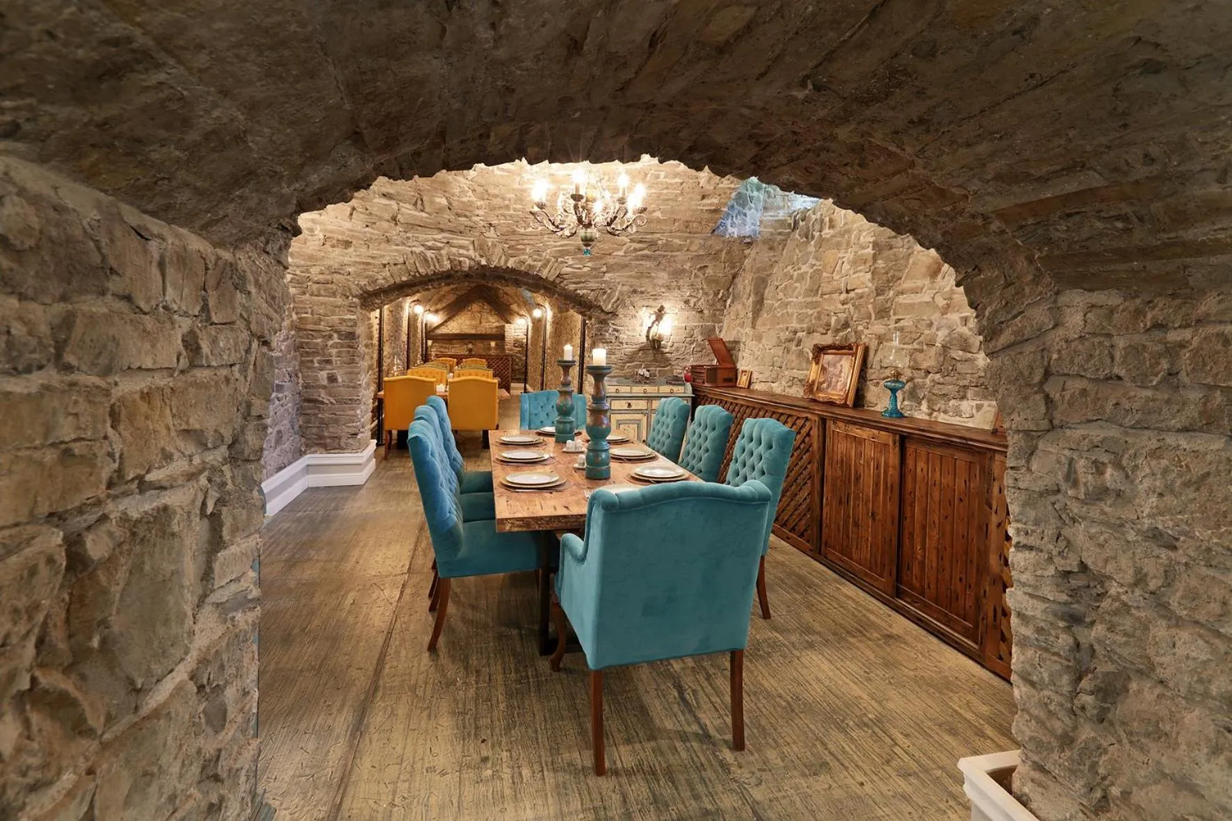 Breakfast in Regal 1880