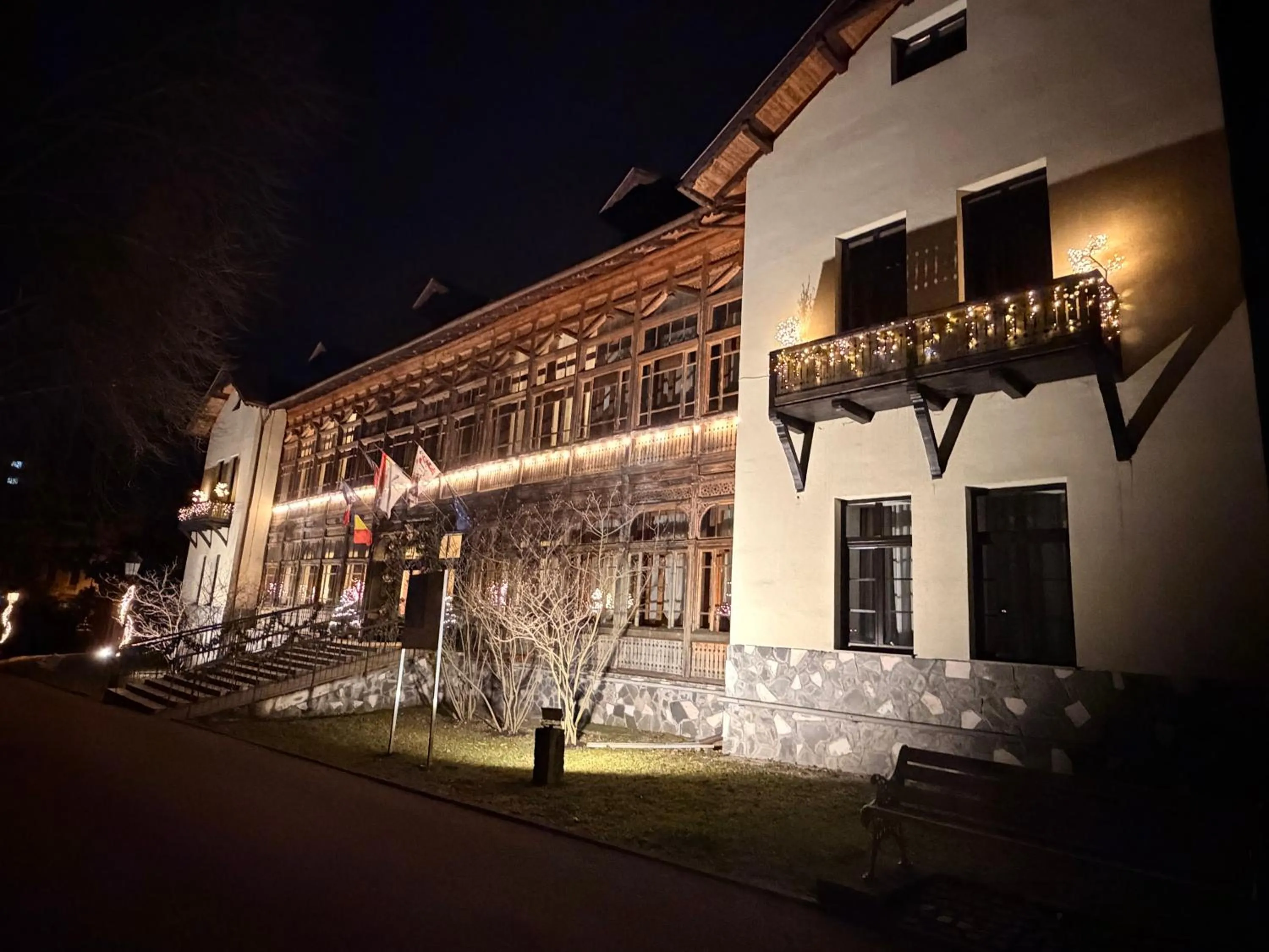 Property building in Regal 1880