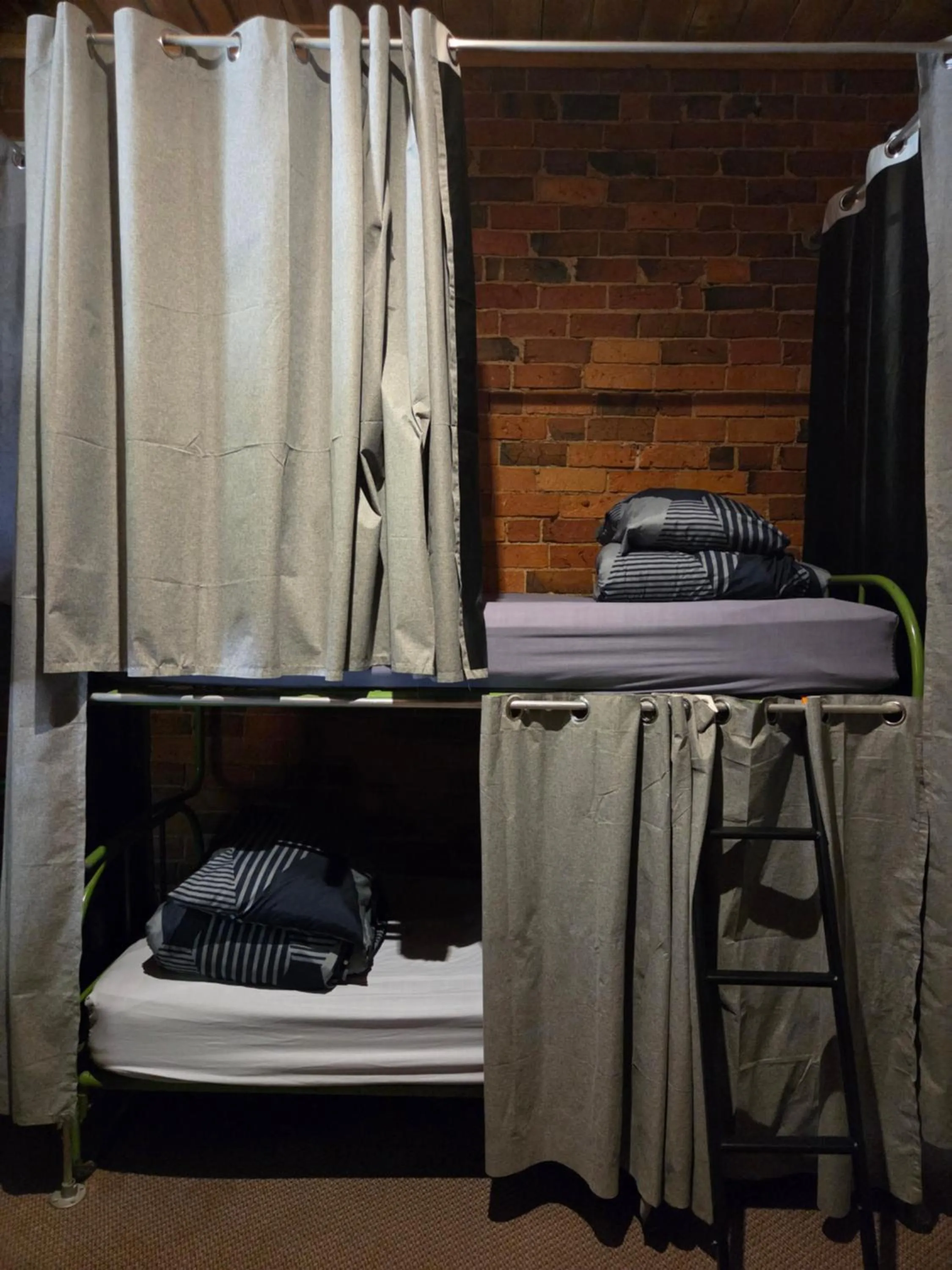 bunk bed, Bed in Mansfield Travellers Lodge