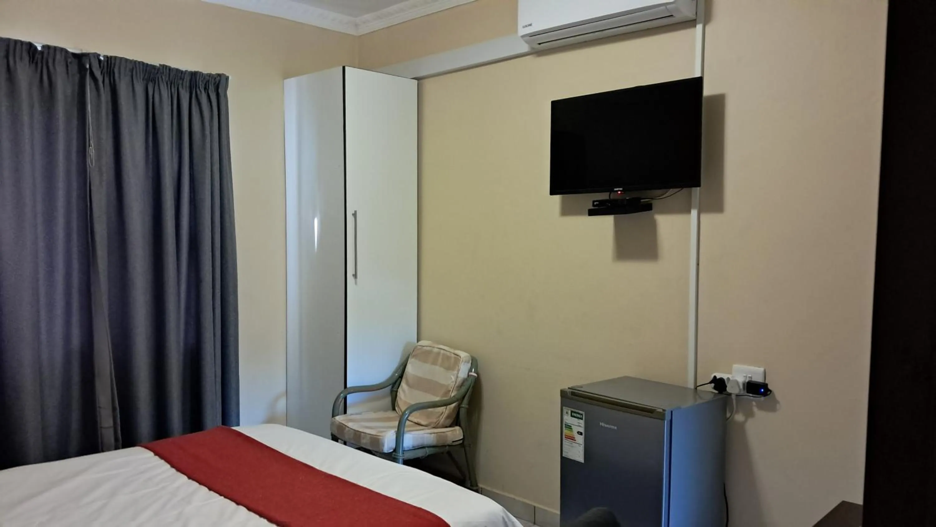 Bedroom, Bed in Sand River Cottages