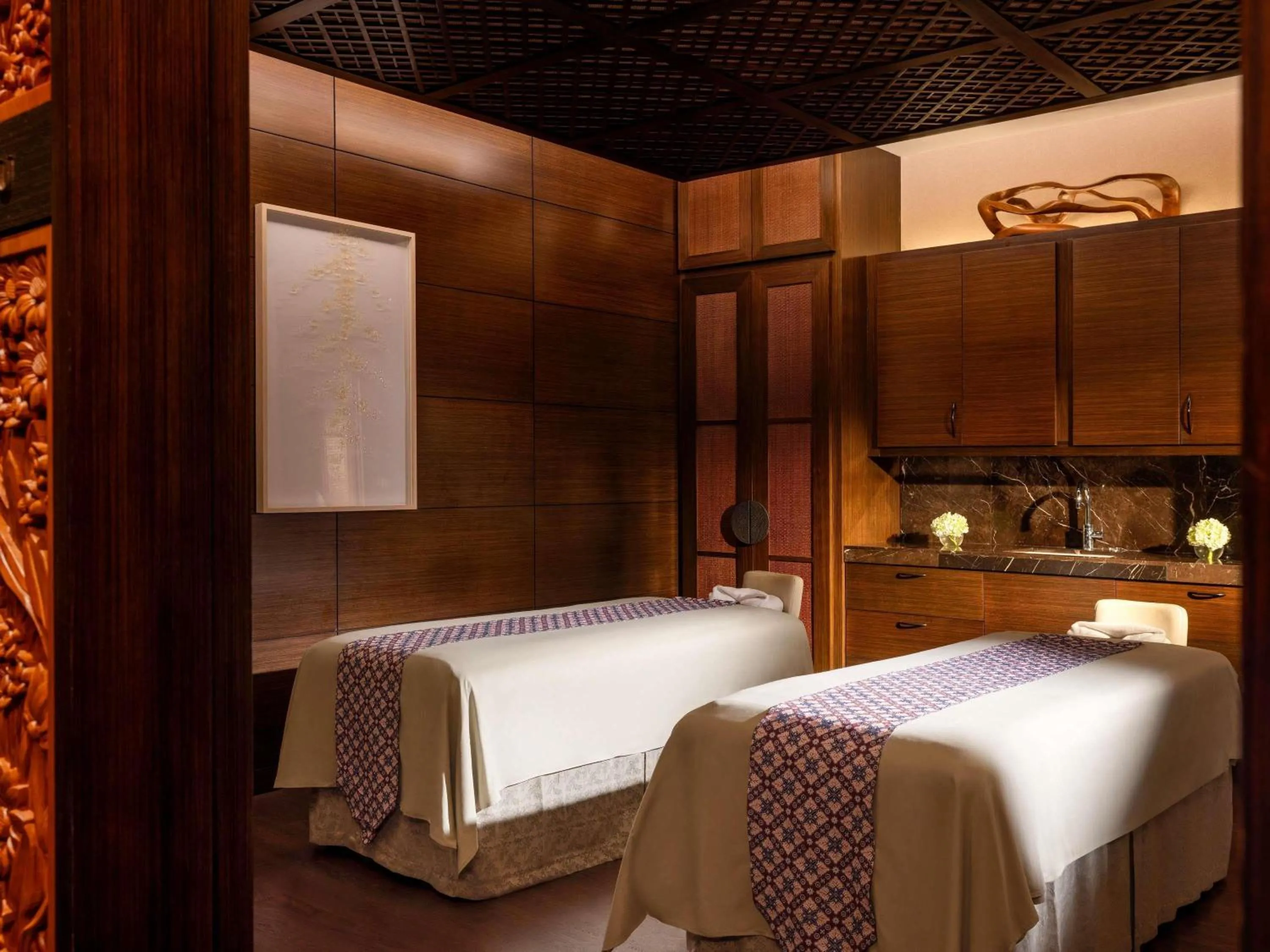 Spa and wellness centre/facilities, Bed in Fairmont Jakarta