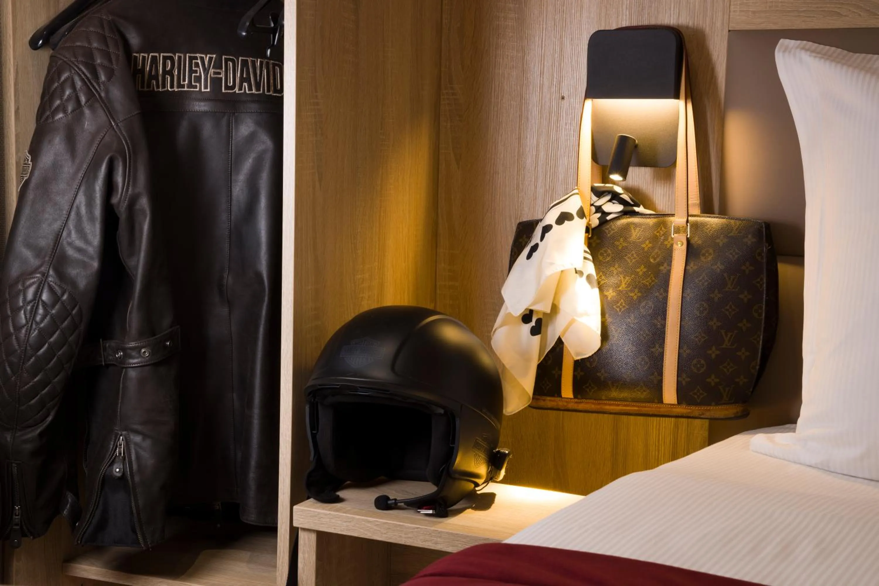 storage, Bed in Hotel Charlemagne