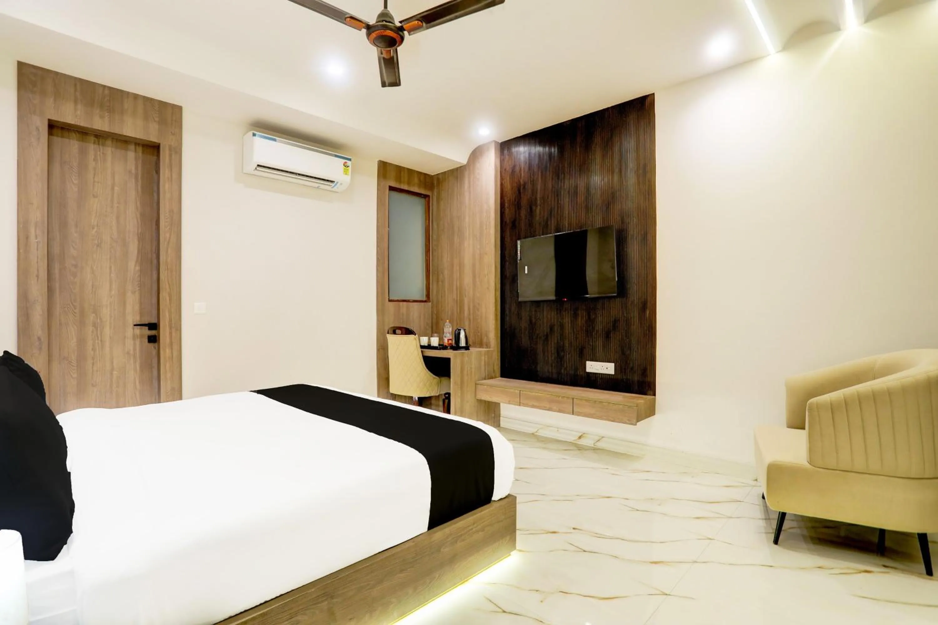 Bedroom, Bed in Collection O THE PARK LANE