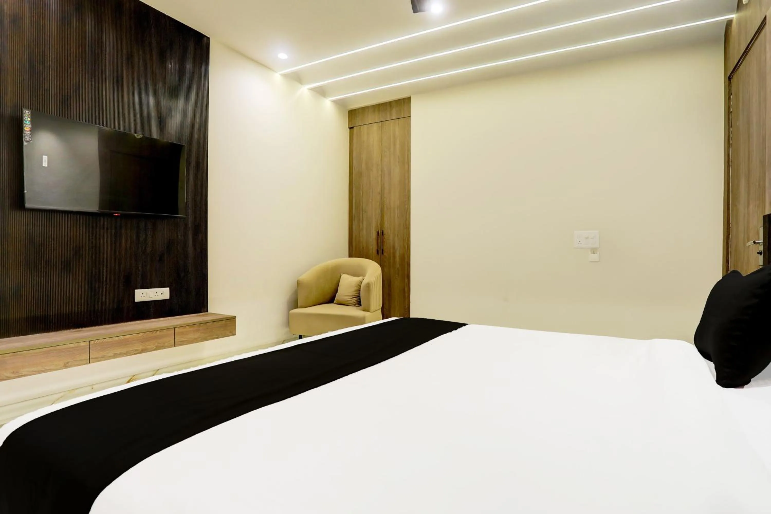 Bedroom, Bed in Collection O THE PARK LANE