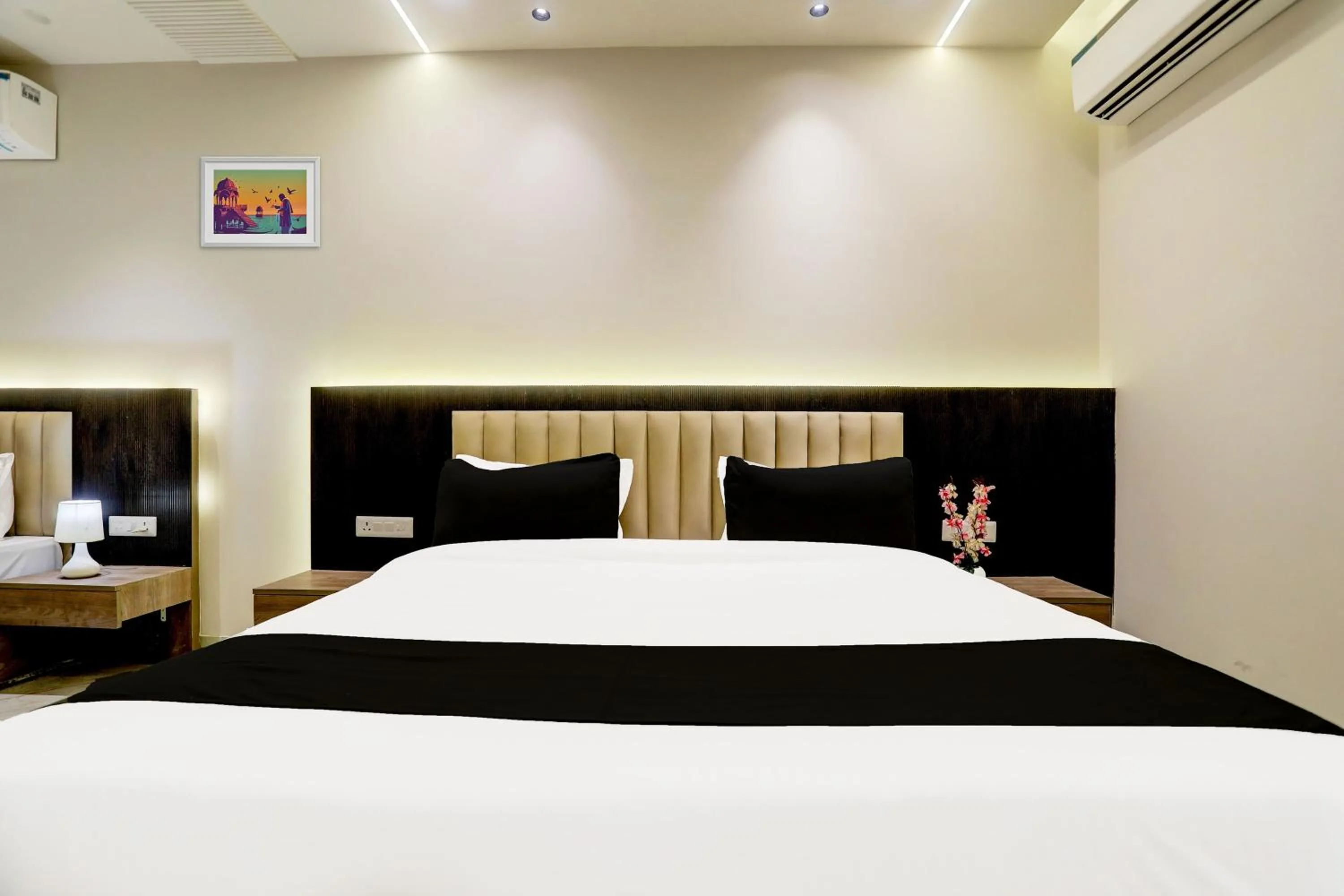 Bedroom, Bed in Collection O THE PARK LANE