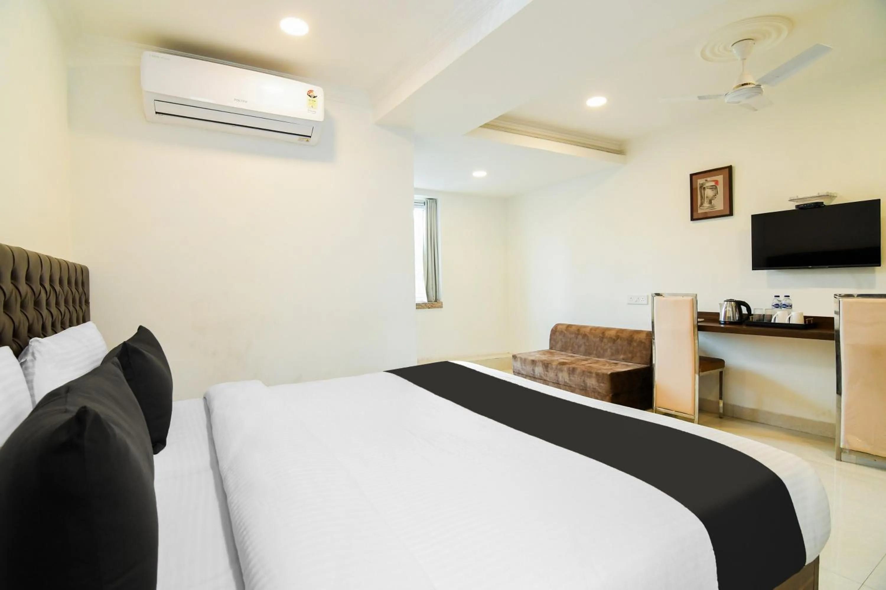 Bedroom, Bed in Super Hotel O Eminent Hotel